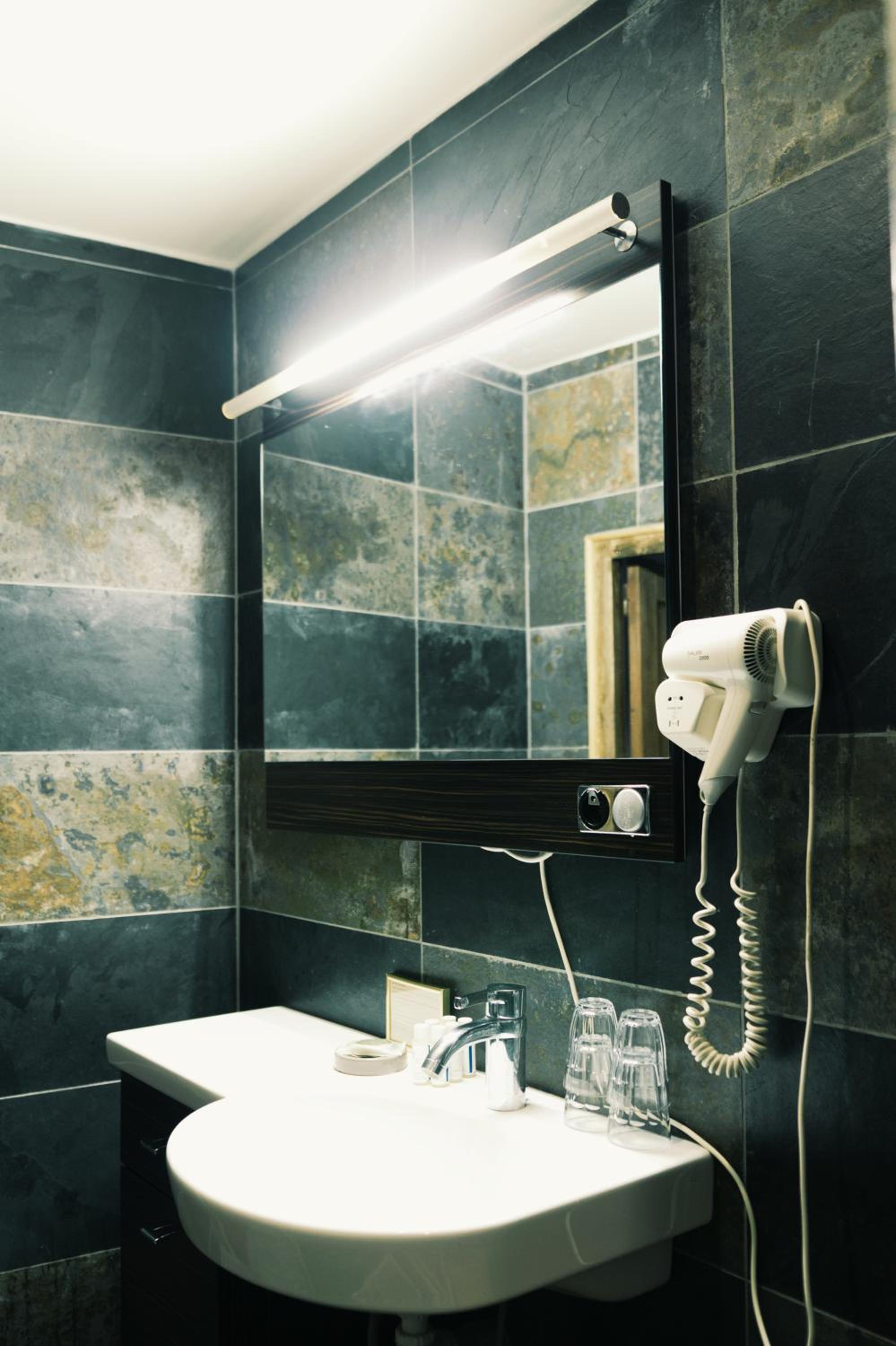 Apartment with Shower - Photo 14