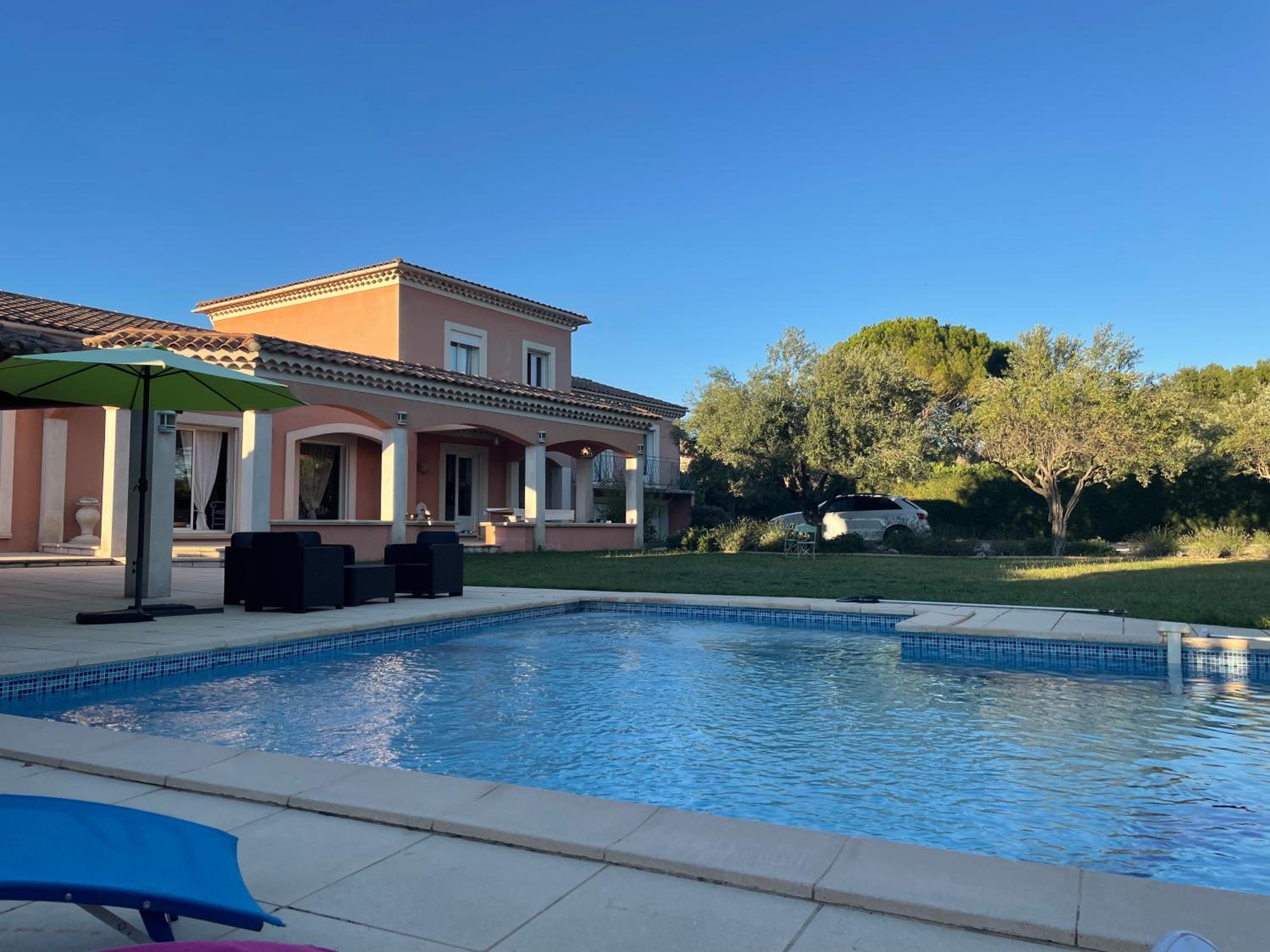 Villa - Photo 1
