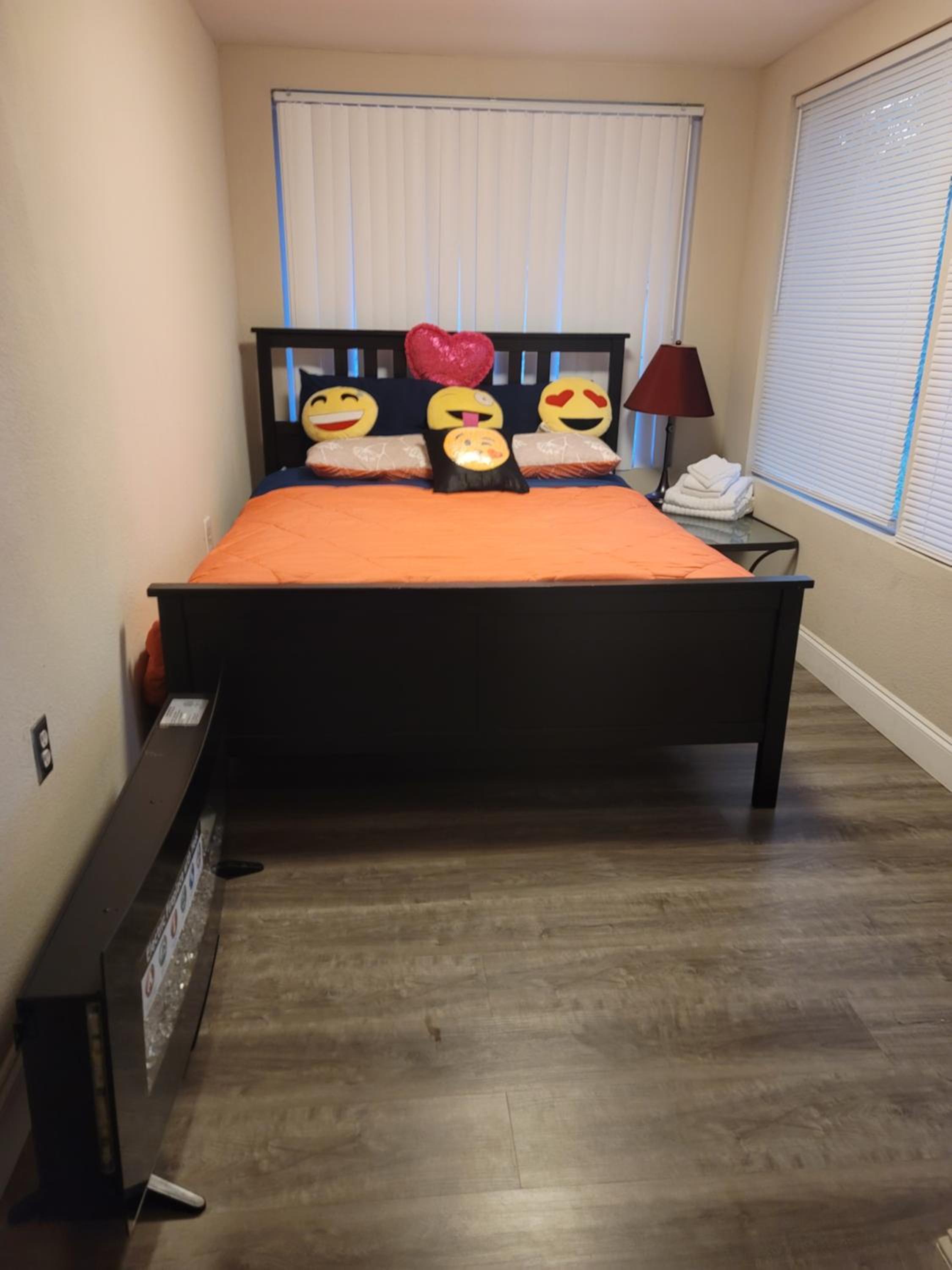 Three-Bedroom House - Photo 2