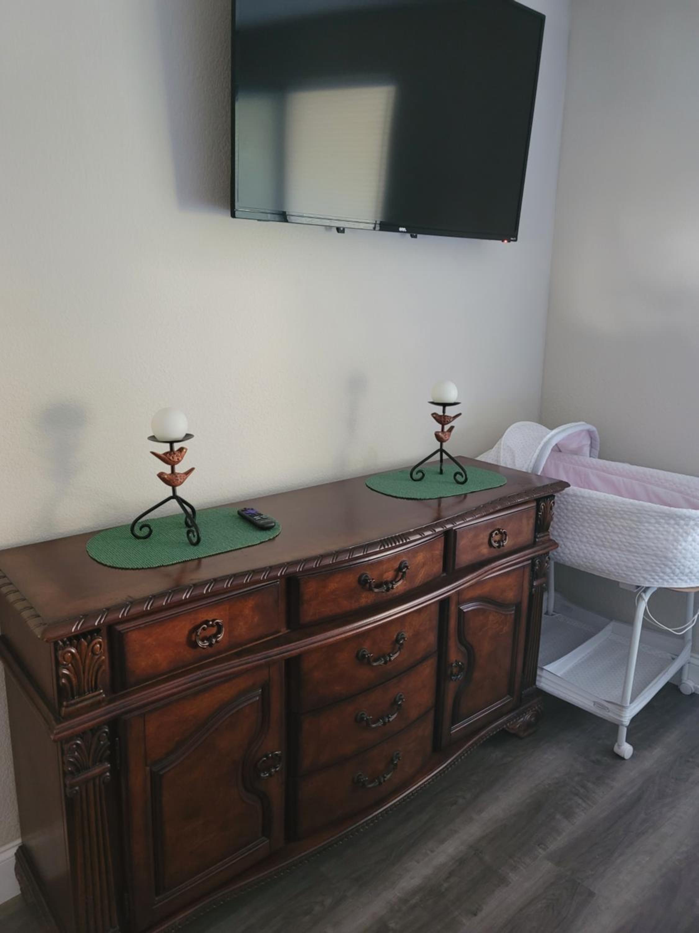 Three-Bedroom House - Photo 3