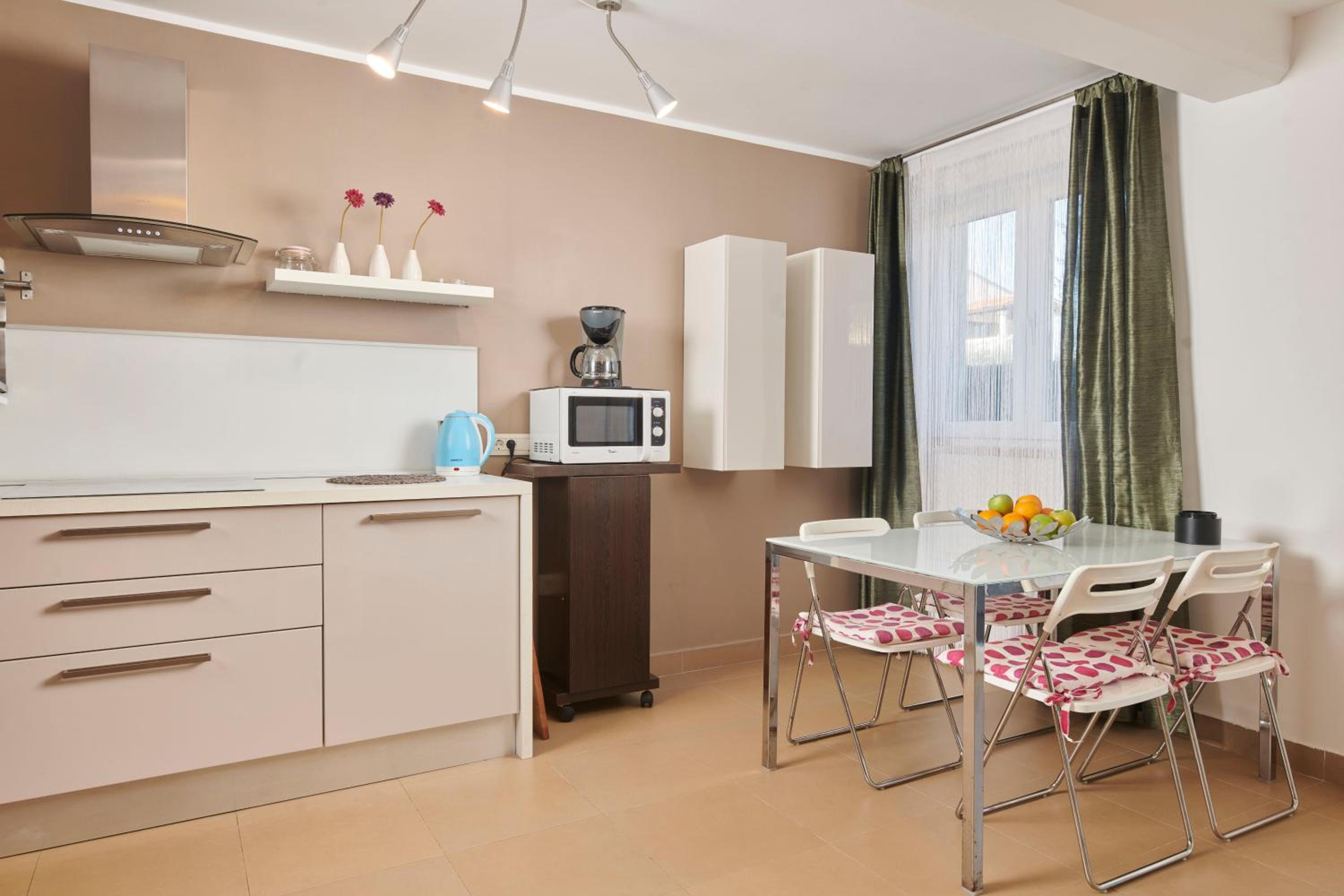 One-Bedroom Apartment - Photo 4