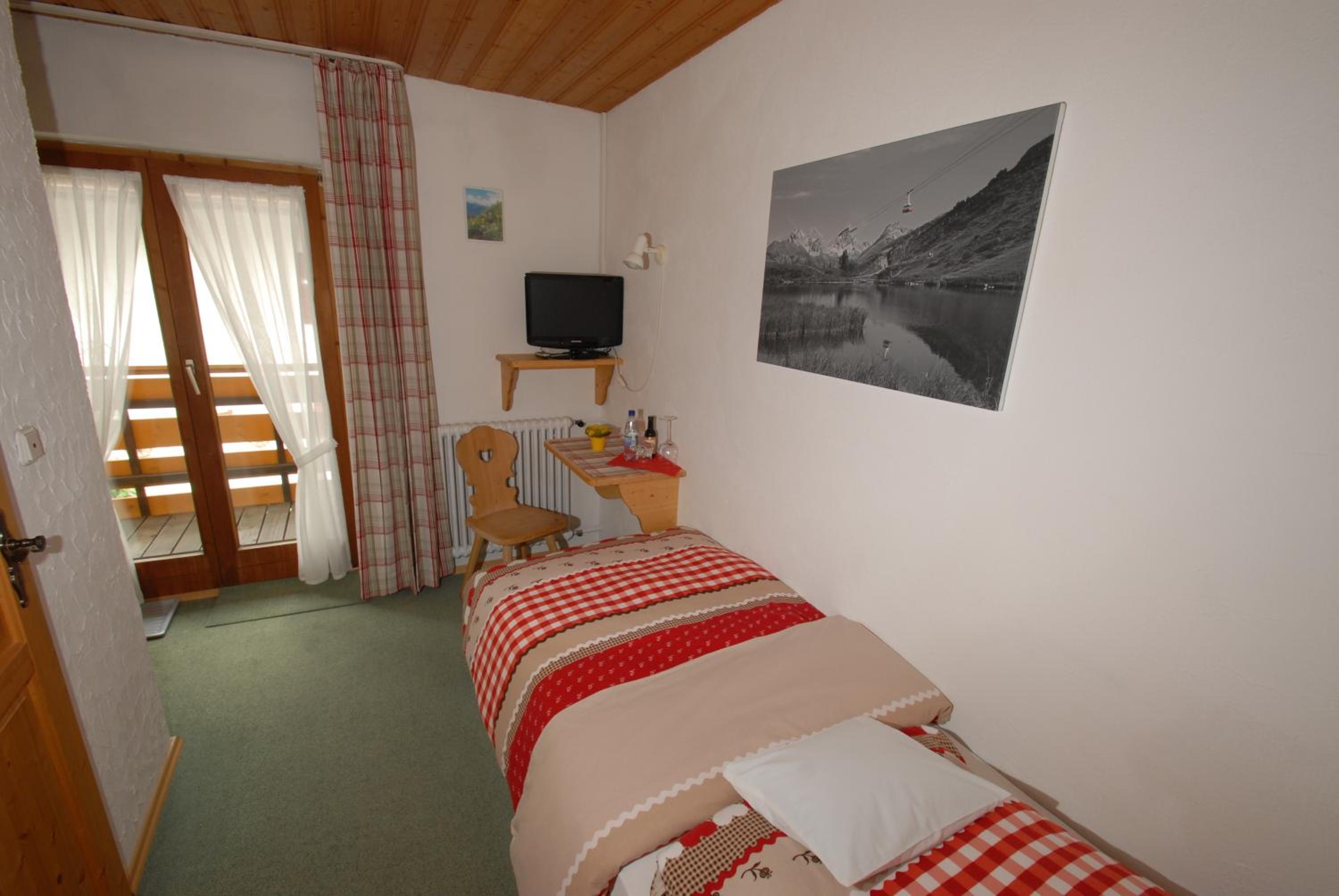Single Room with Mountain View