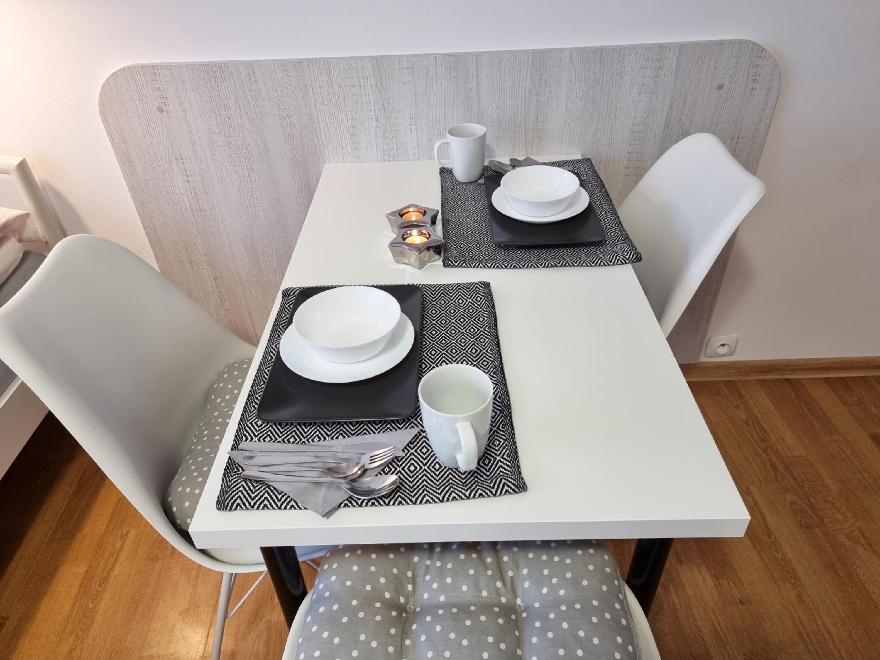 Deluxe Double Room with Balcony - Photo 4