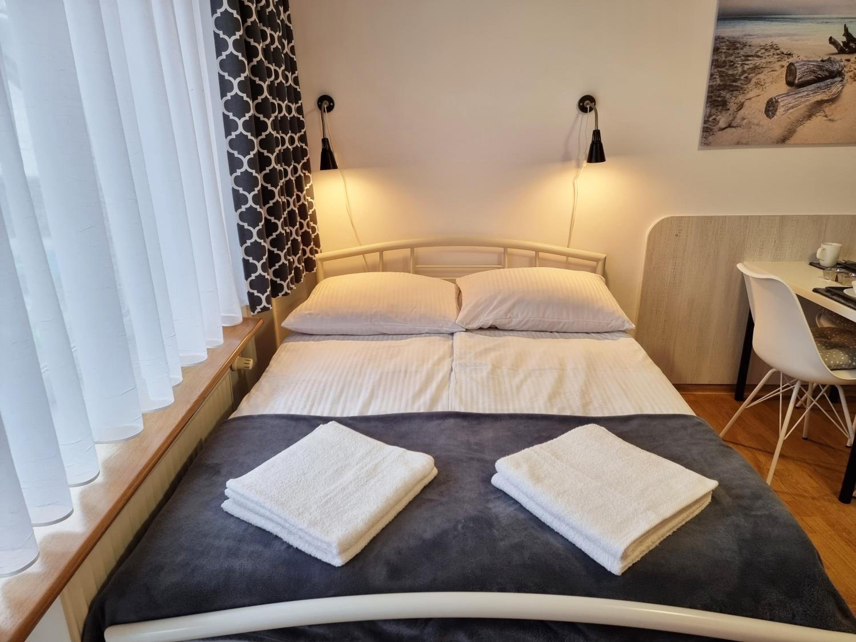 Deluxe Double Room with Balcony - Photo 3