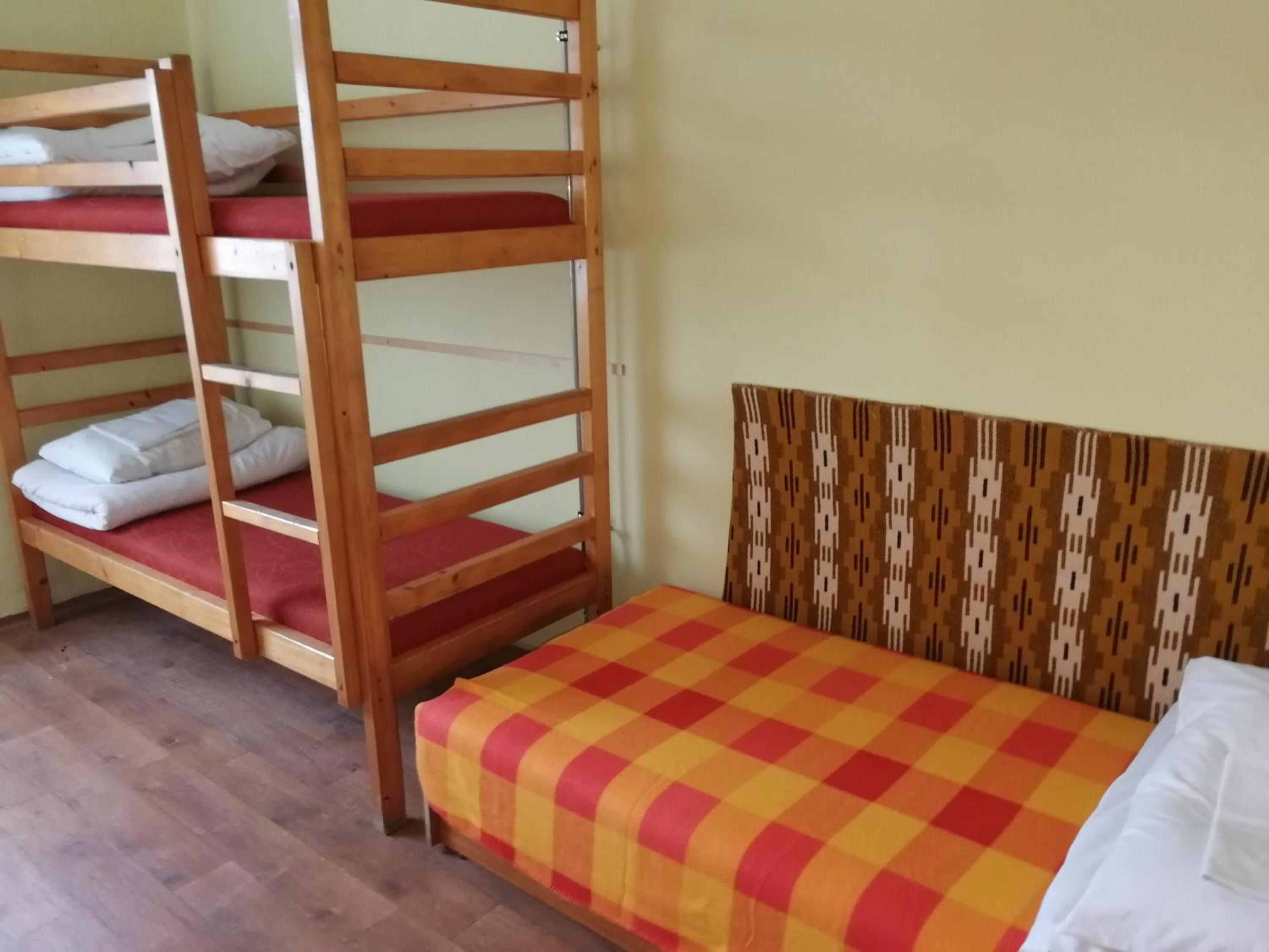 Basic Triple Room with Shared Bathroom photo 2