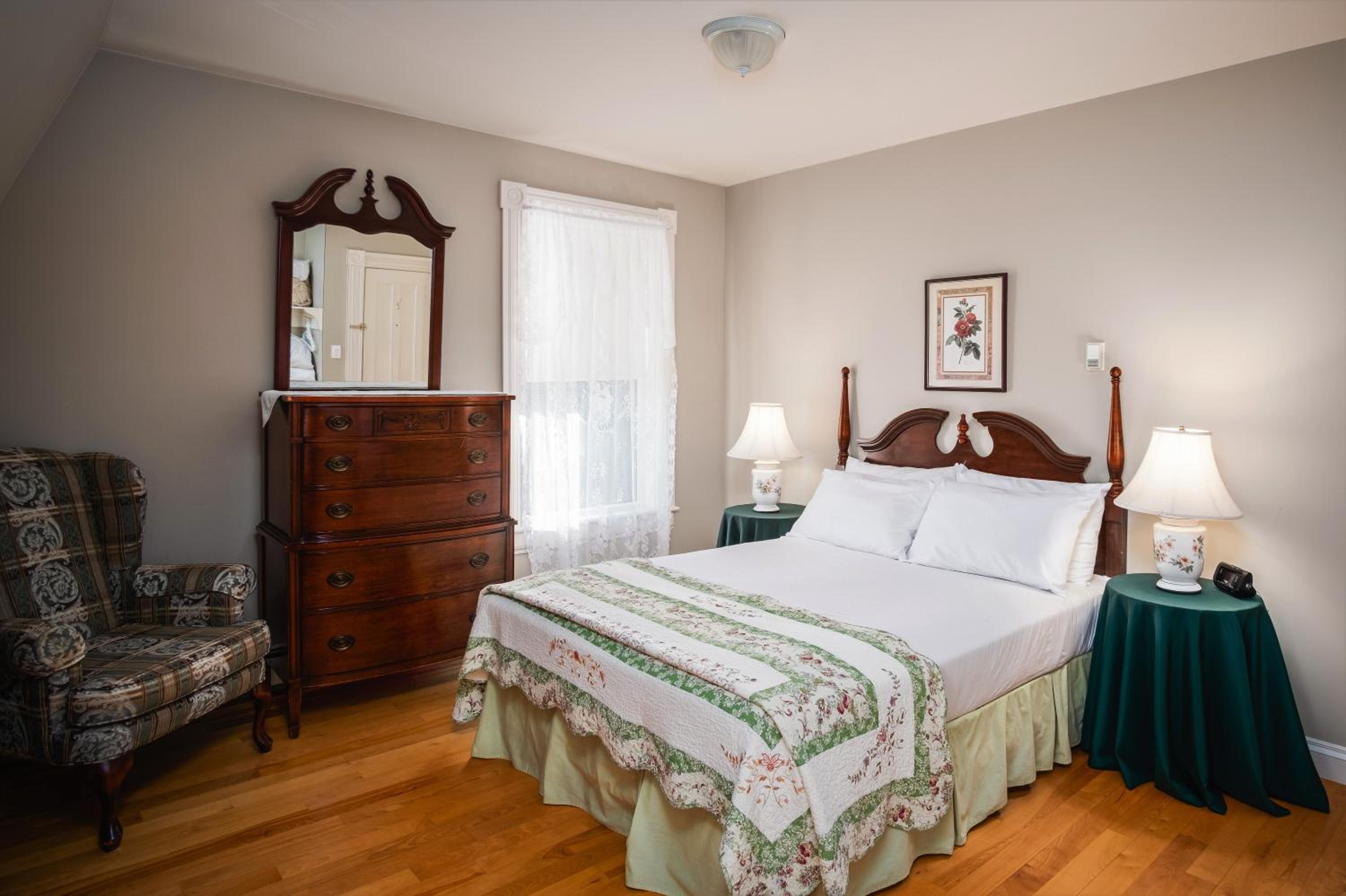 Deluxe Queen Room
