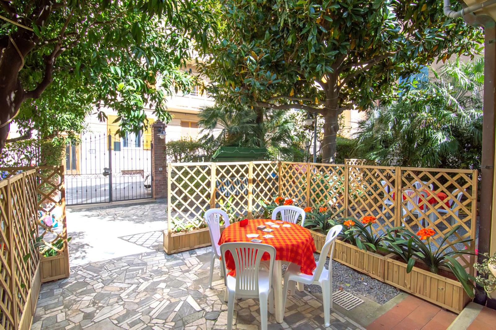 Studio with Garden View - Photo 5