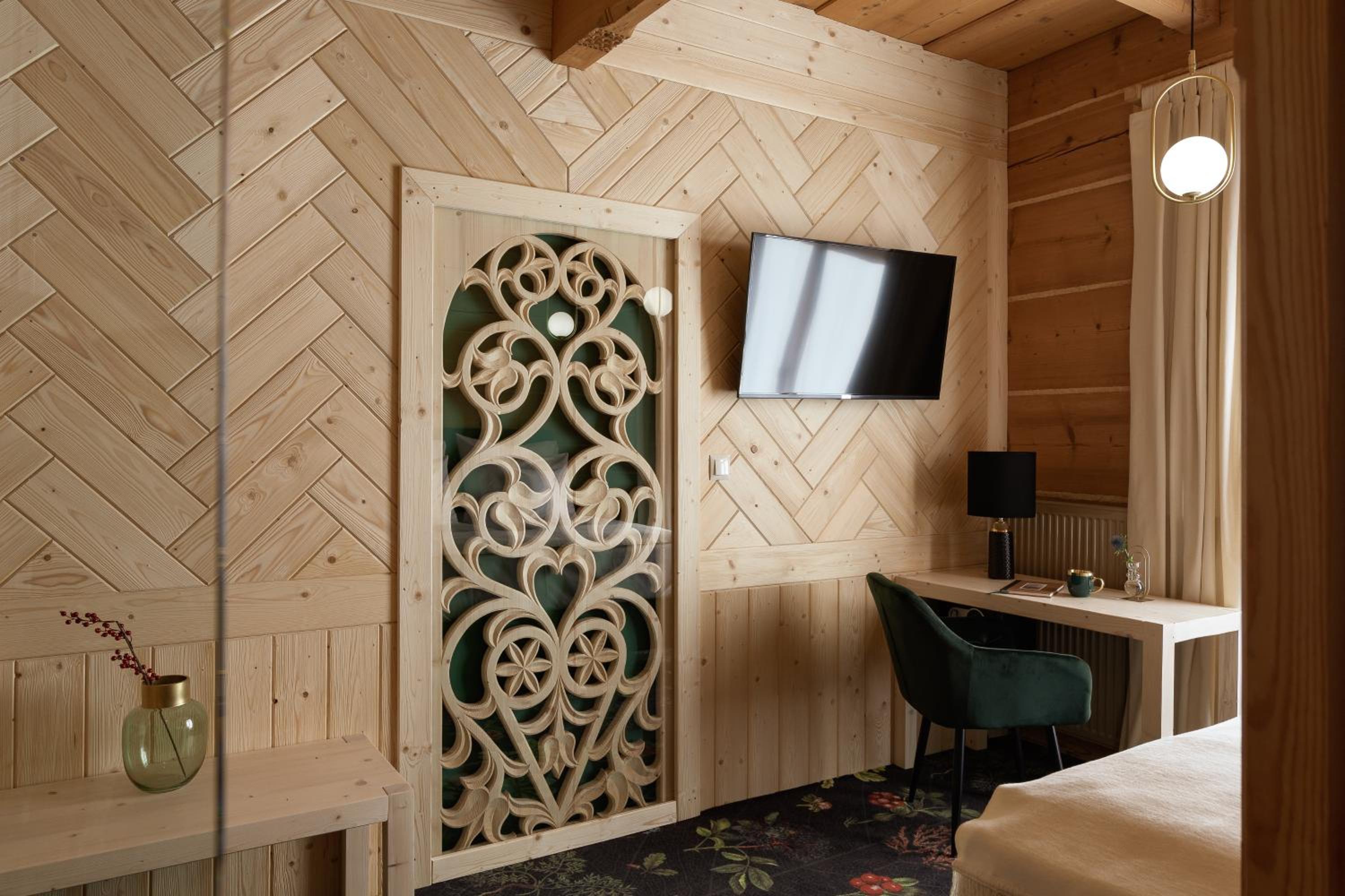 Deluxe Double Room with Balcony and Mountain View