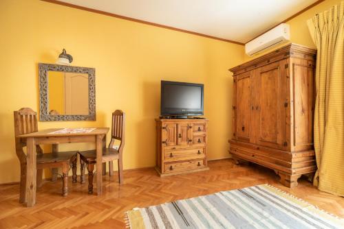 Studio Apartment photo 2