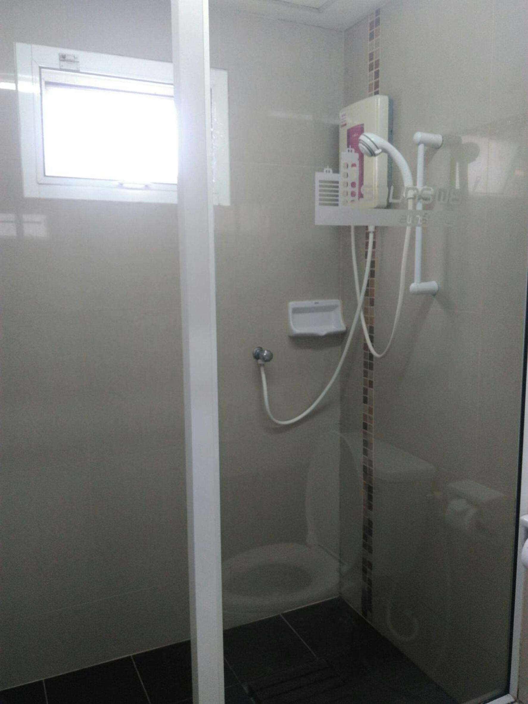 Deluxe Queen Room - Photo 11