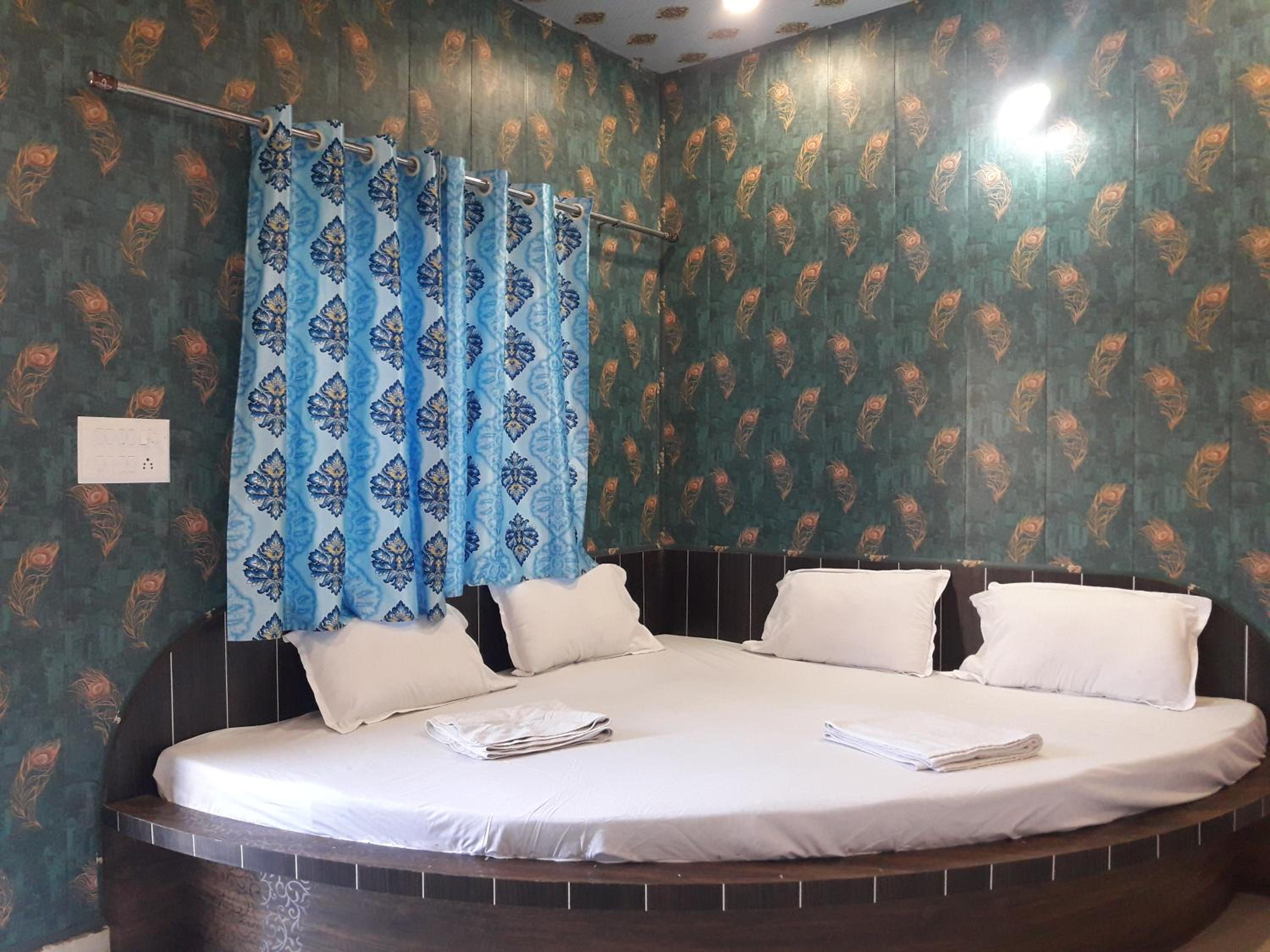 Deluxe Queen Suite photo 1