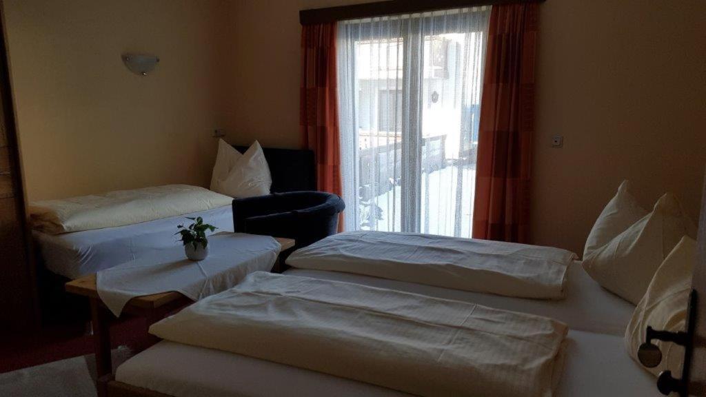 Deluxe Double Room (2 Adults + 1 Child)