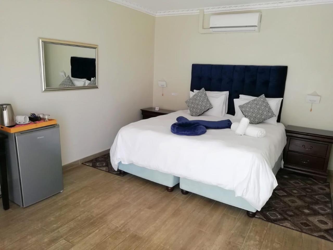 Twin Room with Shower photo 1