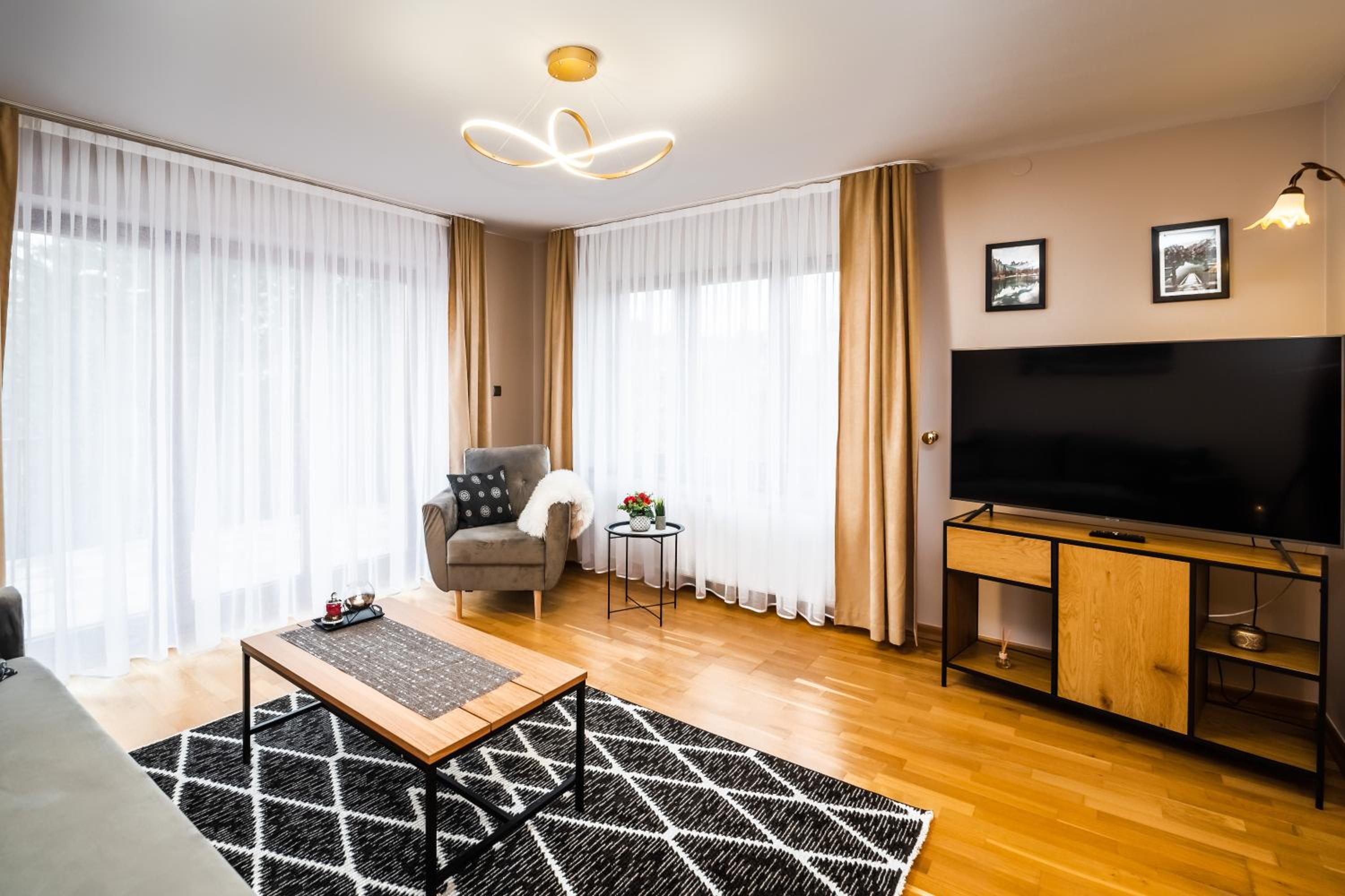 One-Bedroom Apartment - Photo 3
