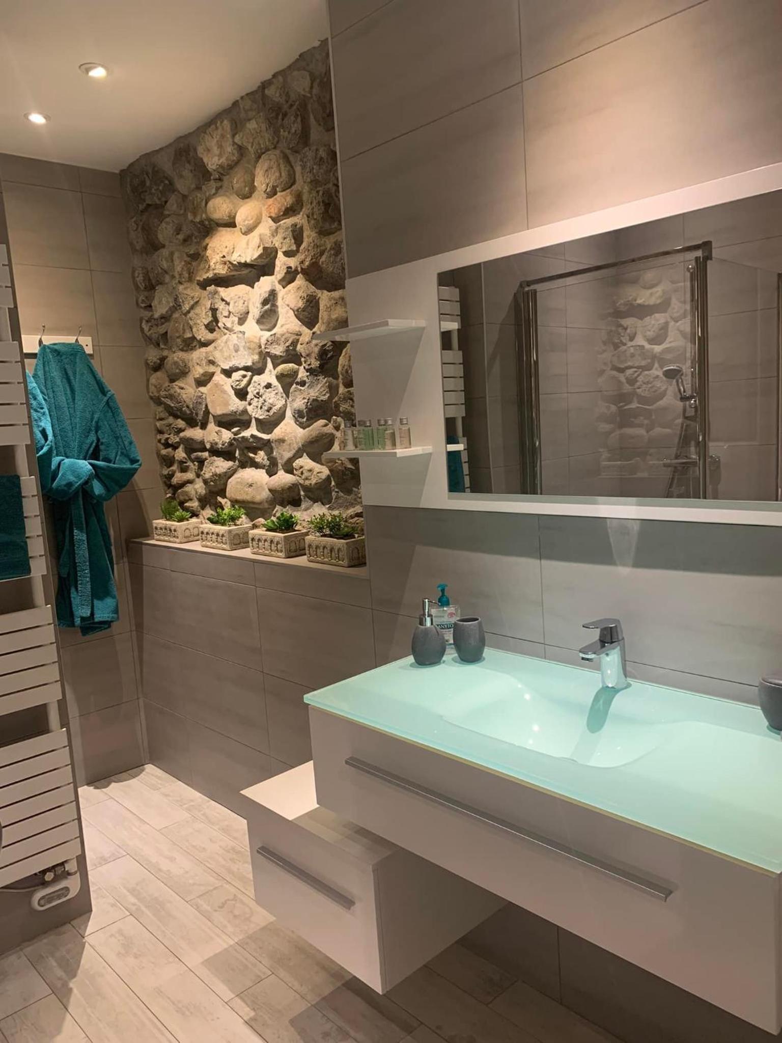 Deluxe Double Room with Shower photo 1
