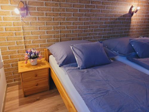 Double or Twin Room with Private Bathroom photo 3