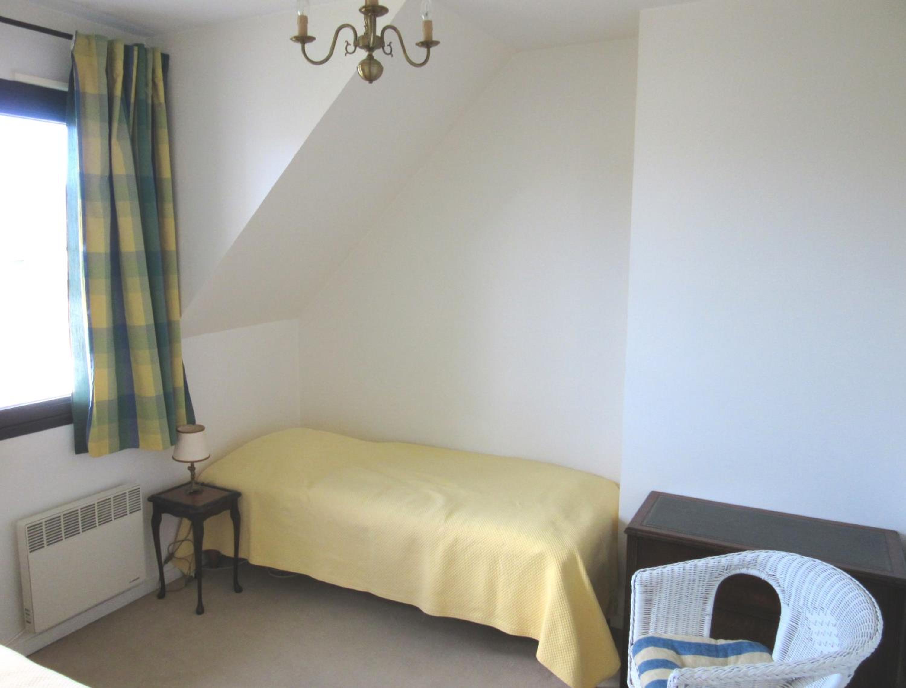 Three-Bedroom Apartment - Photo 8