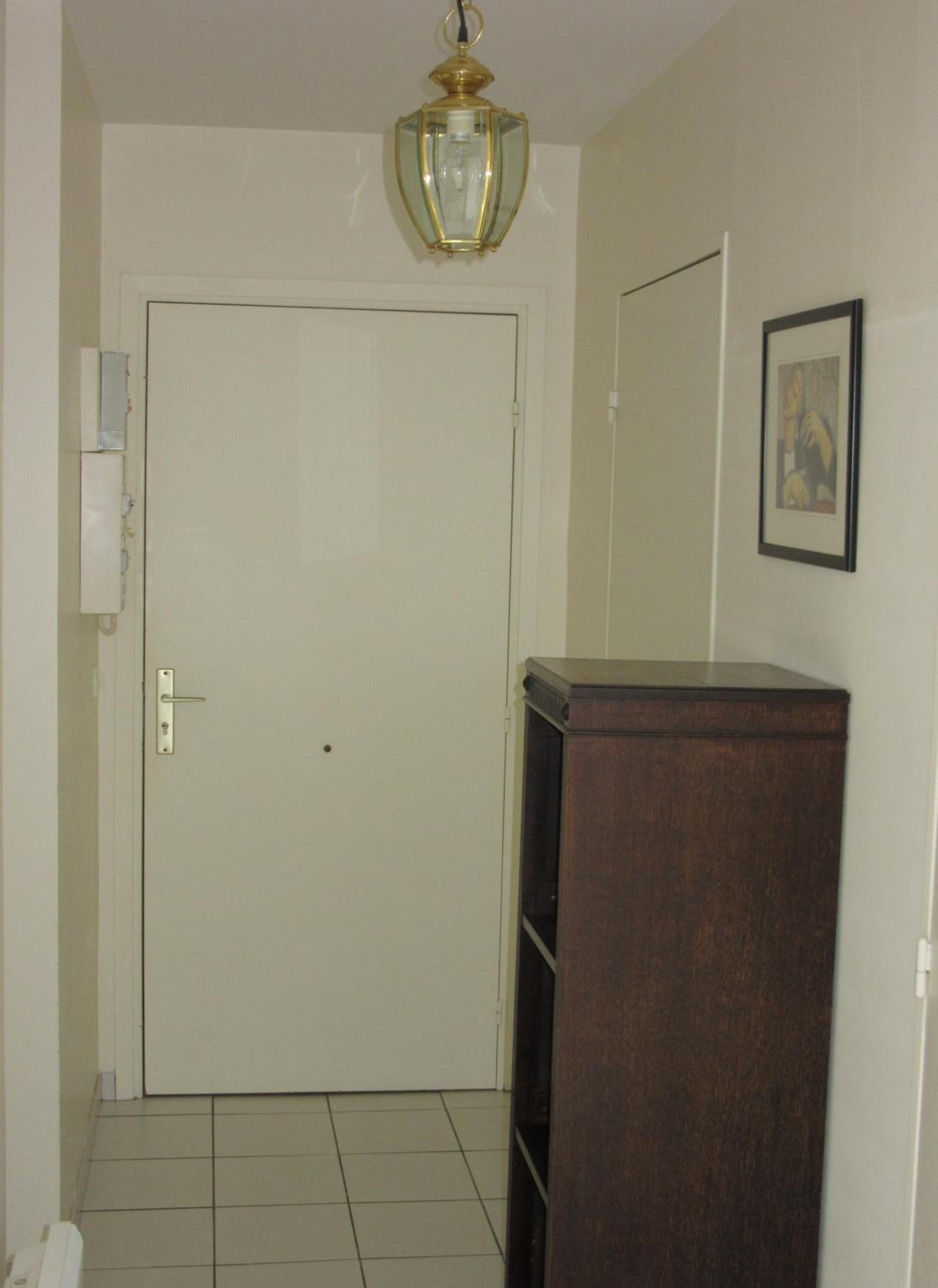 Three-Bedroom Apartment - Photo 11