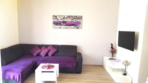 One-Bedroom Apartment - Photo 1