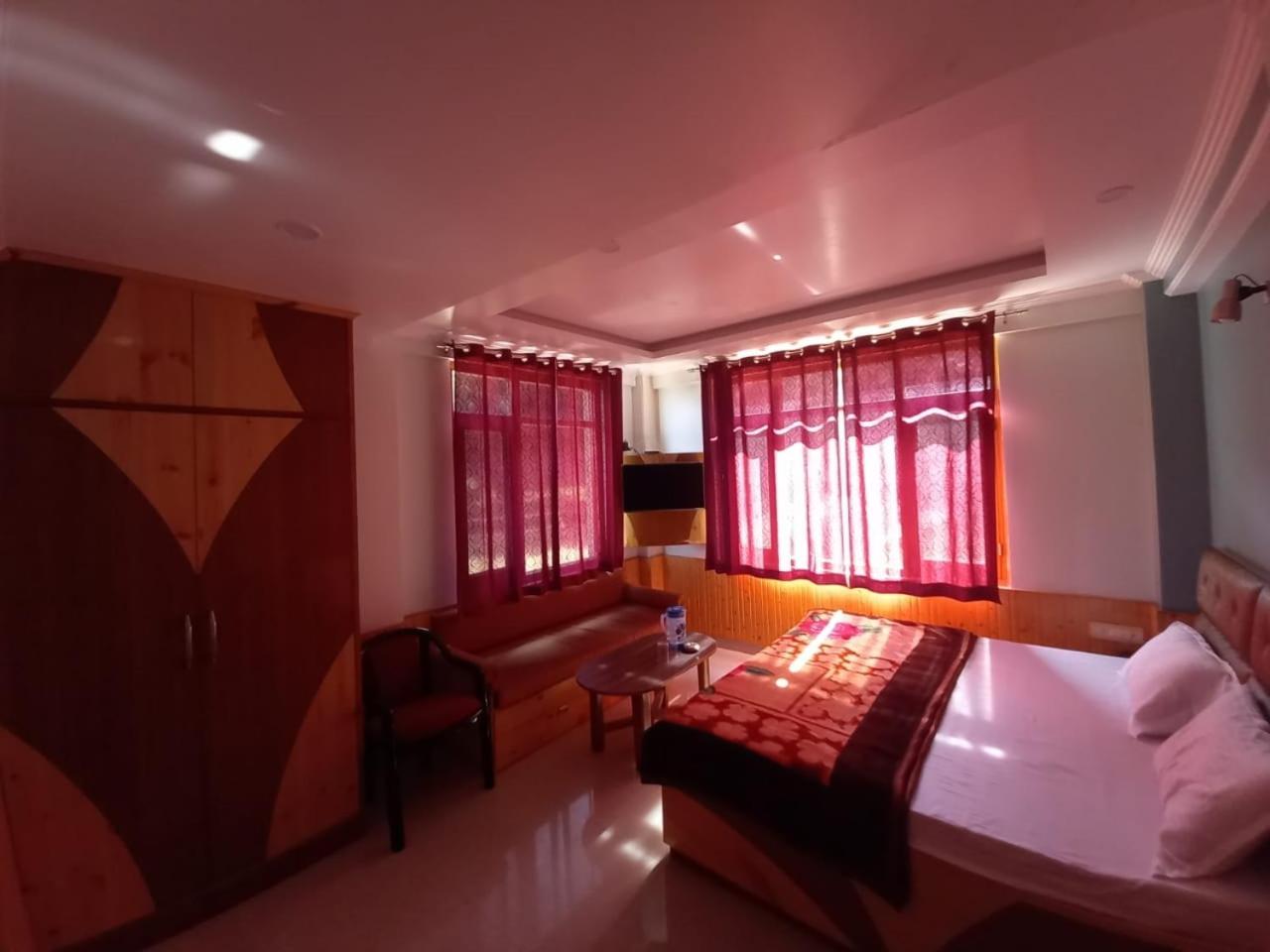 Deluxe King Room photo 1