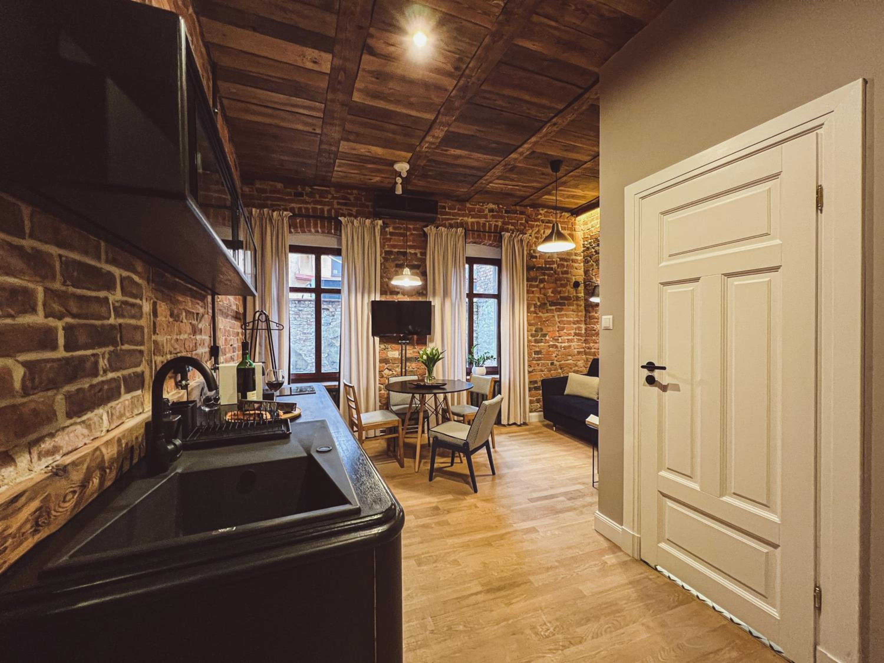 One-Bedroom Apartment - Photo 12