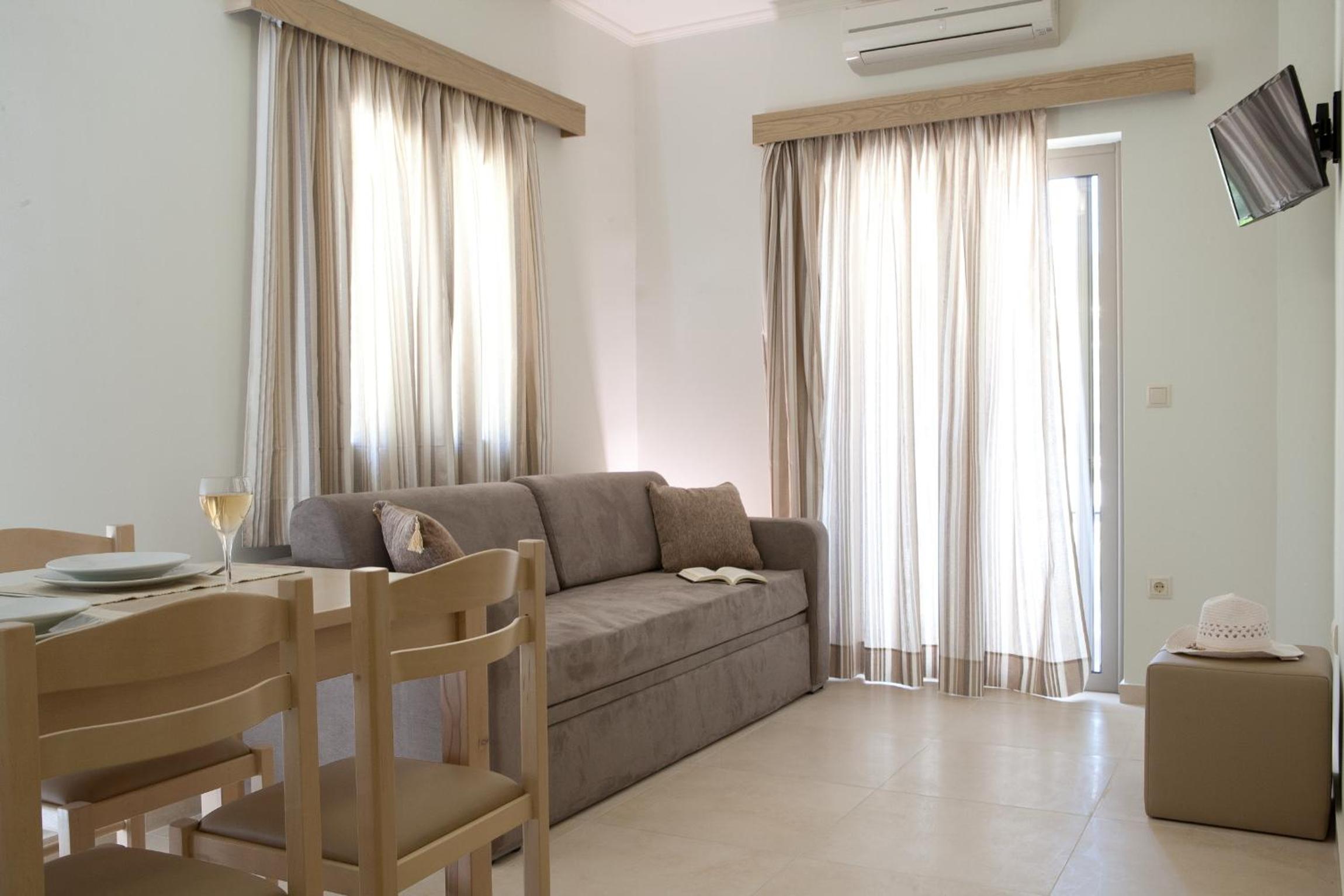 One-Bedroom Apartment with Sofa Bed photo 3