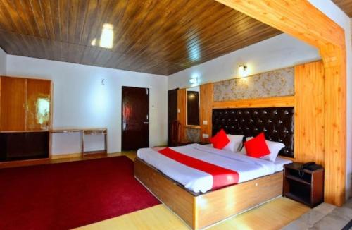 Deluxe Room (2 Adults + 1 Child)