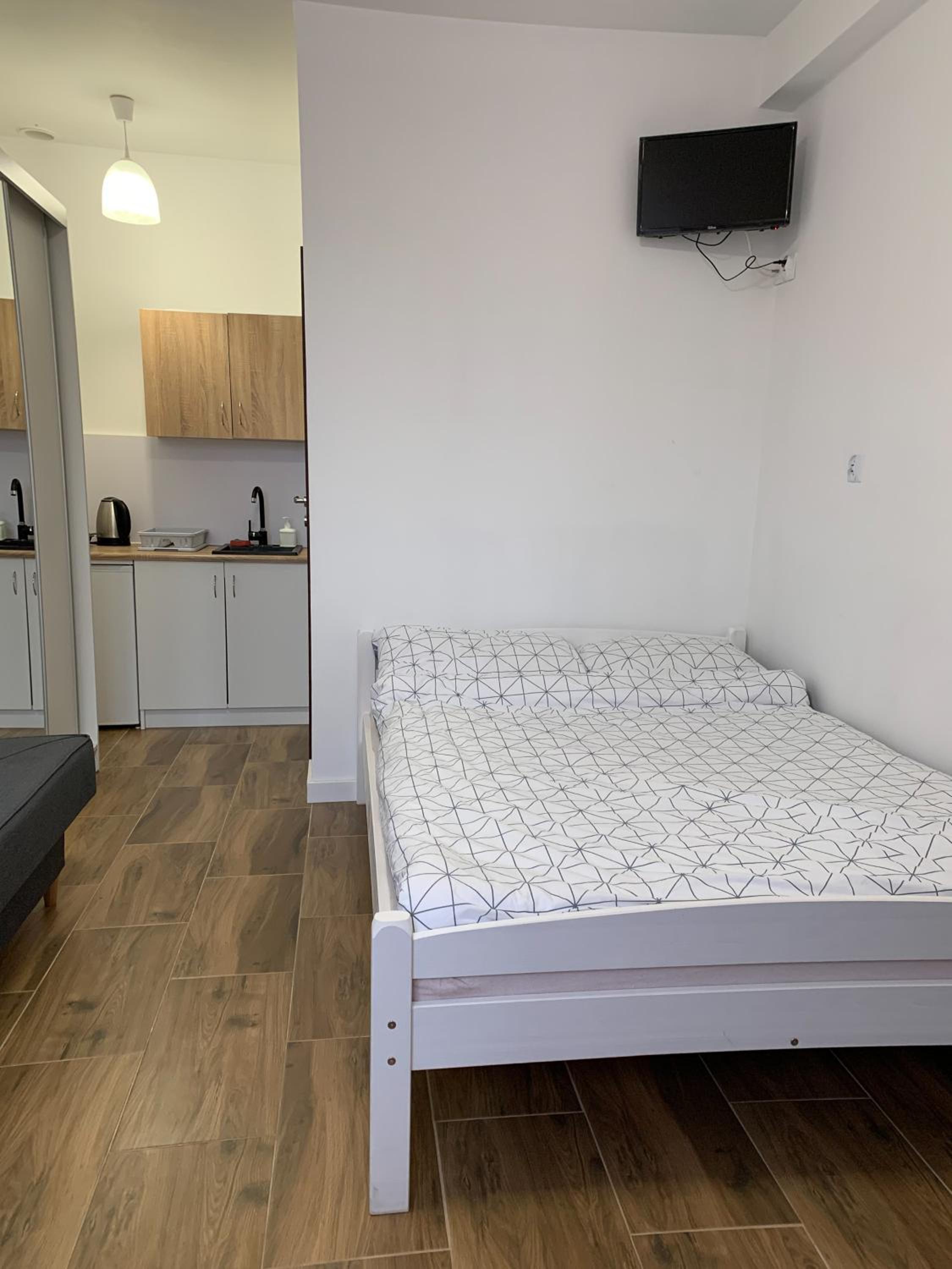 Quadruple Room with Bathroom - Photo 3