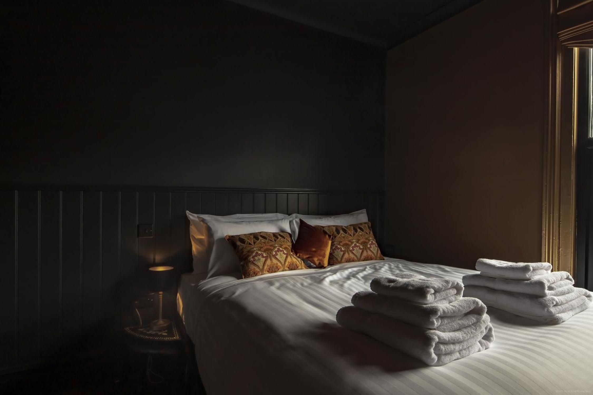 Deluxe Double Room with Shower photo 3