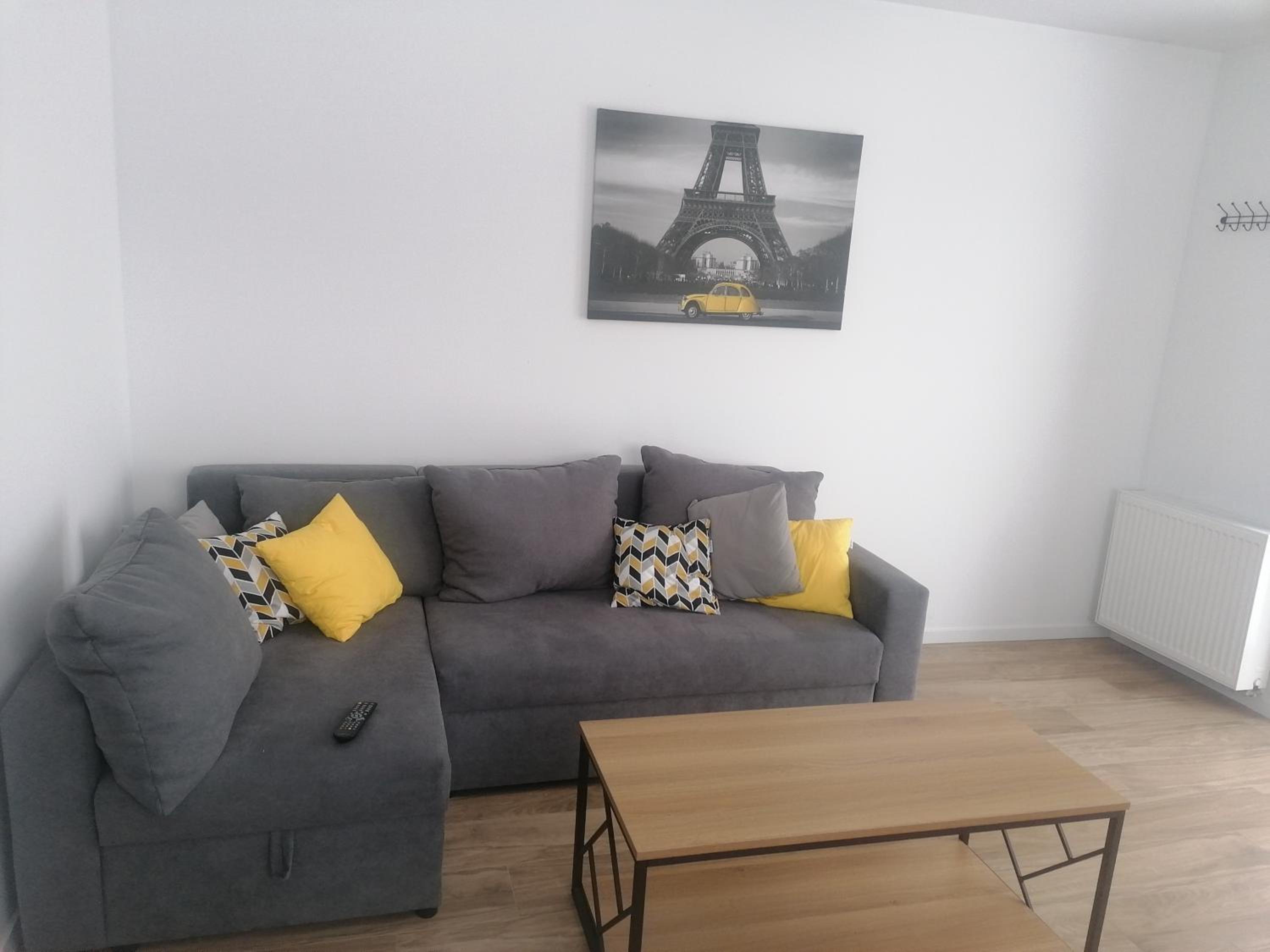 One-Bedroom Apartment - Photo 1