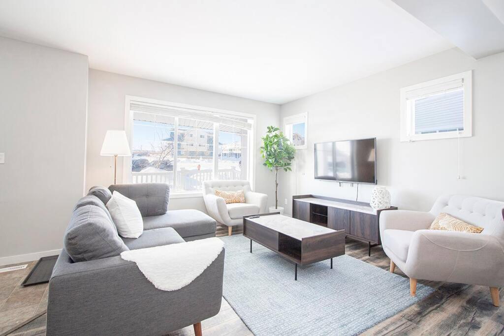 Family Room photo 3