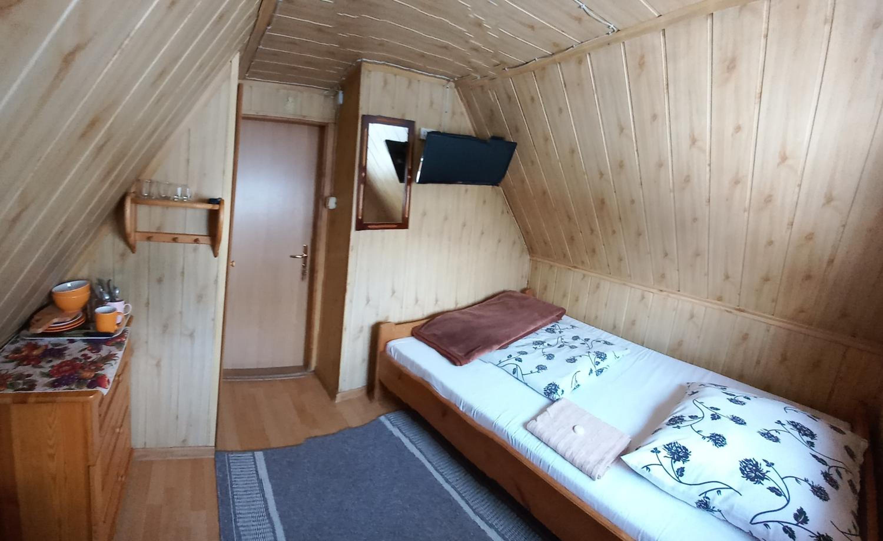 Single Room with Shared Bathroom