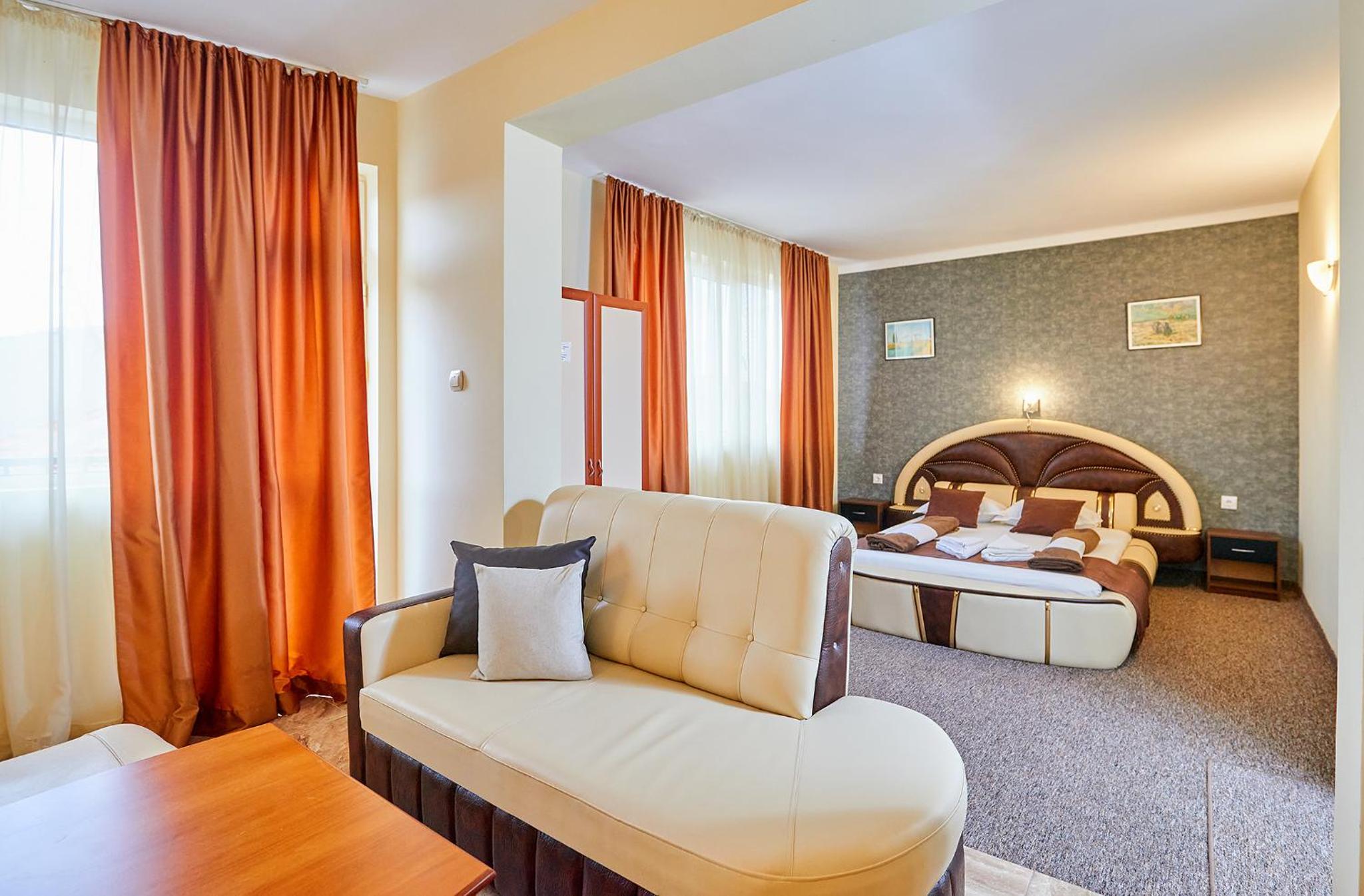 Deluxe Triple Room - Photo 2