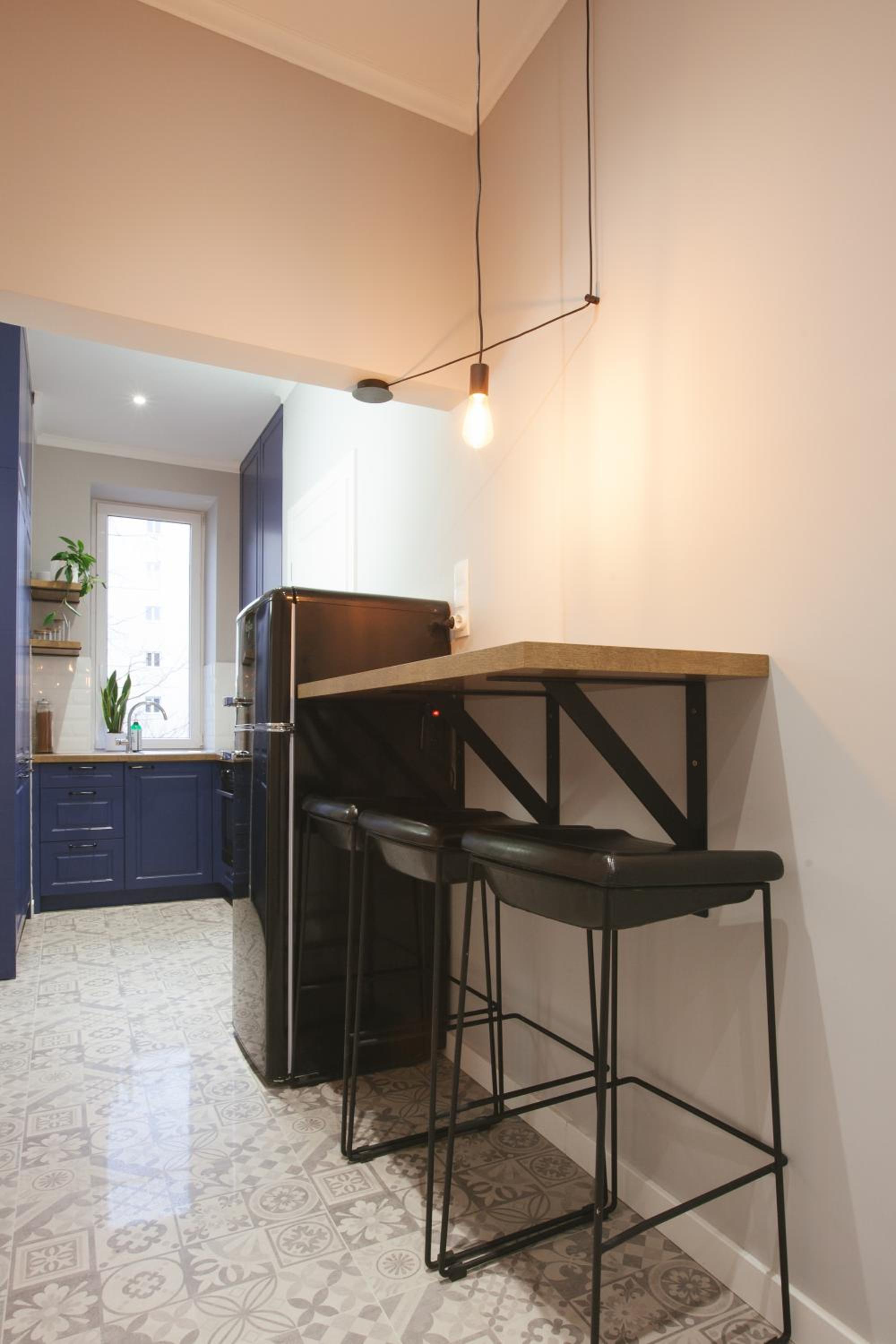 Apartment with Balcony - Photo 5
