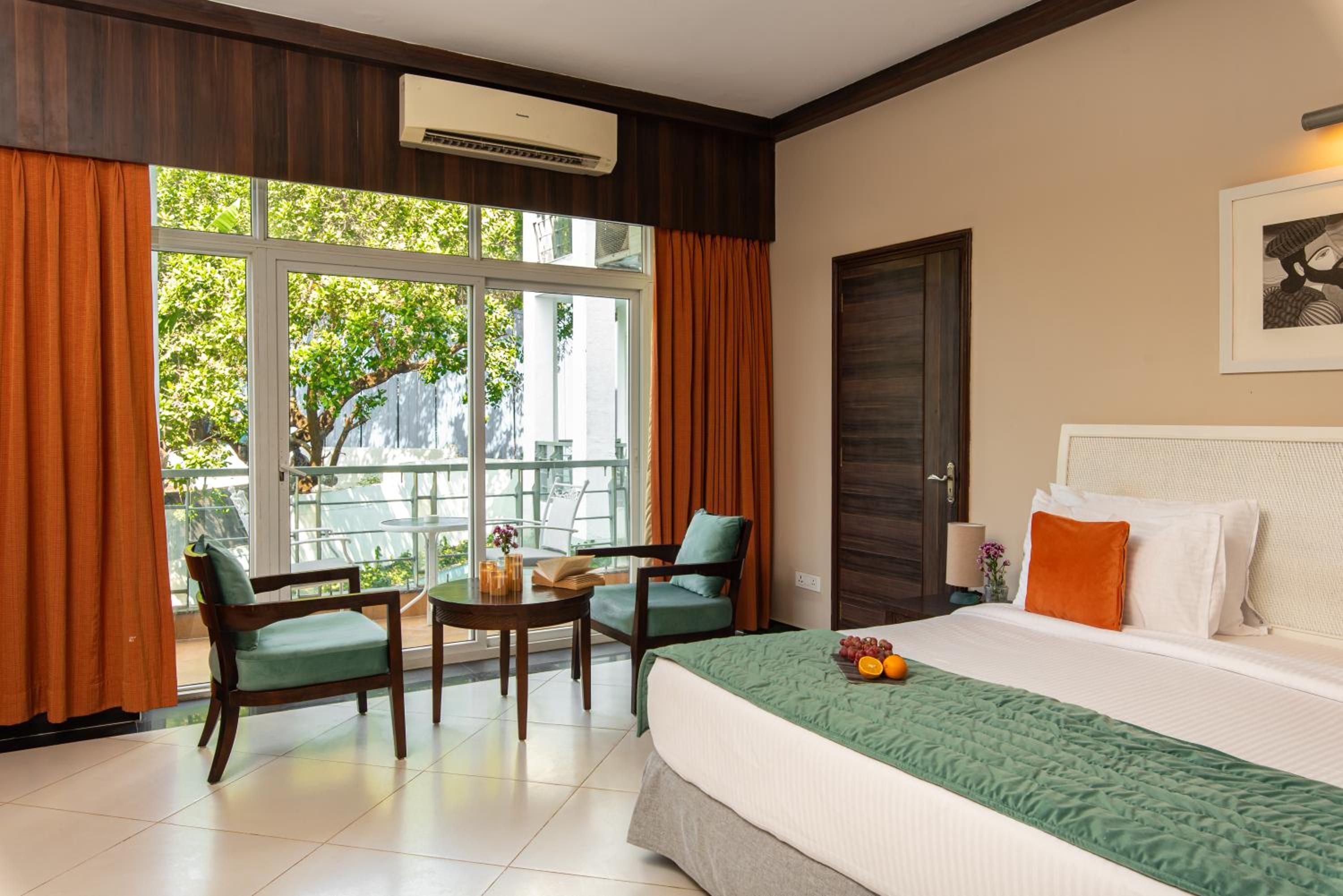 Premium Master Room with Balcony photo 2