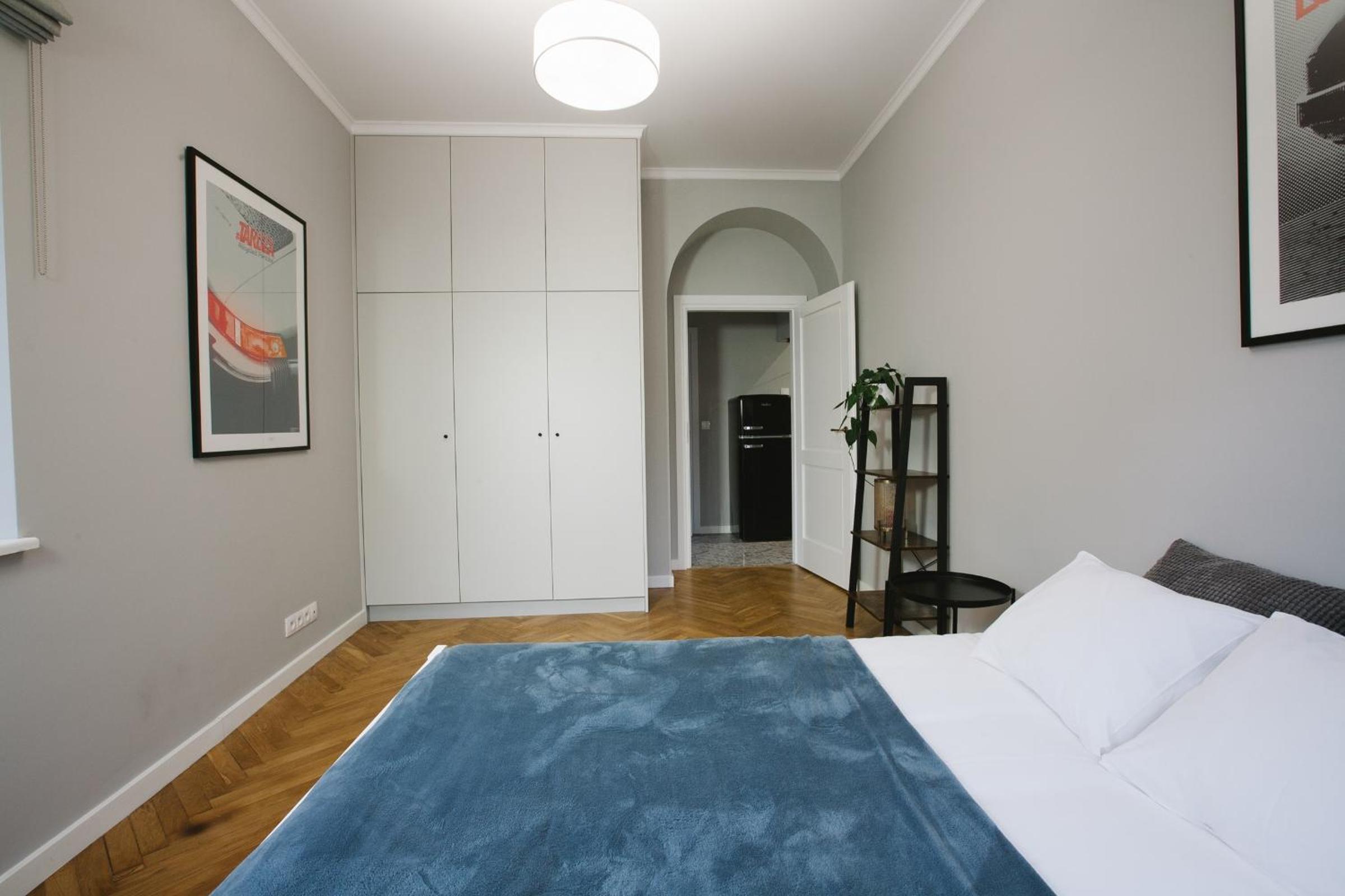 Apartment with Balcony - Photo 10