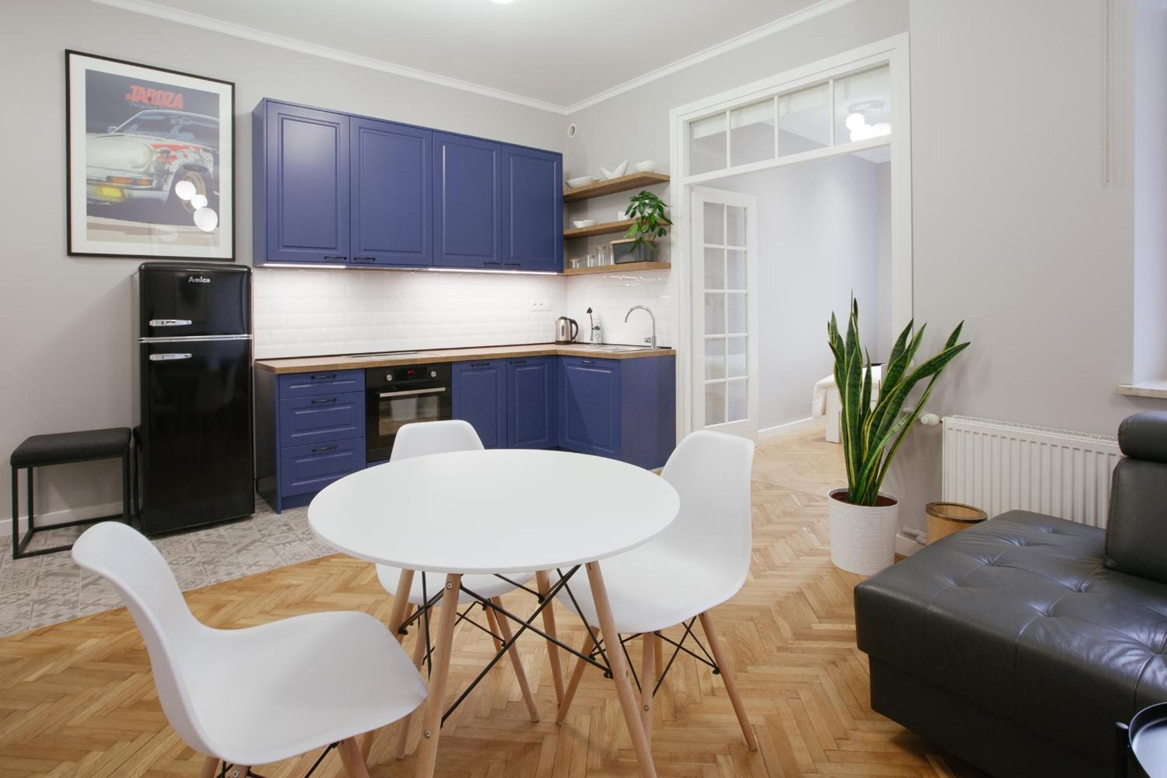 One-Bedroom Apartment - Photo 1