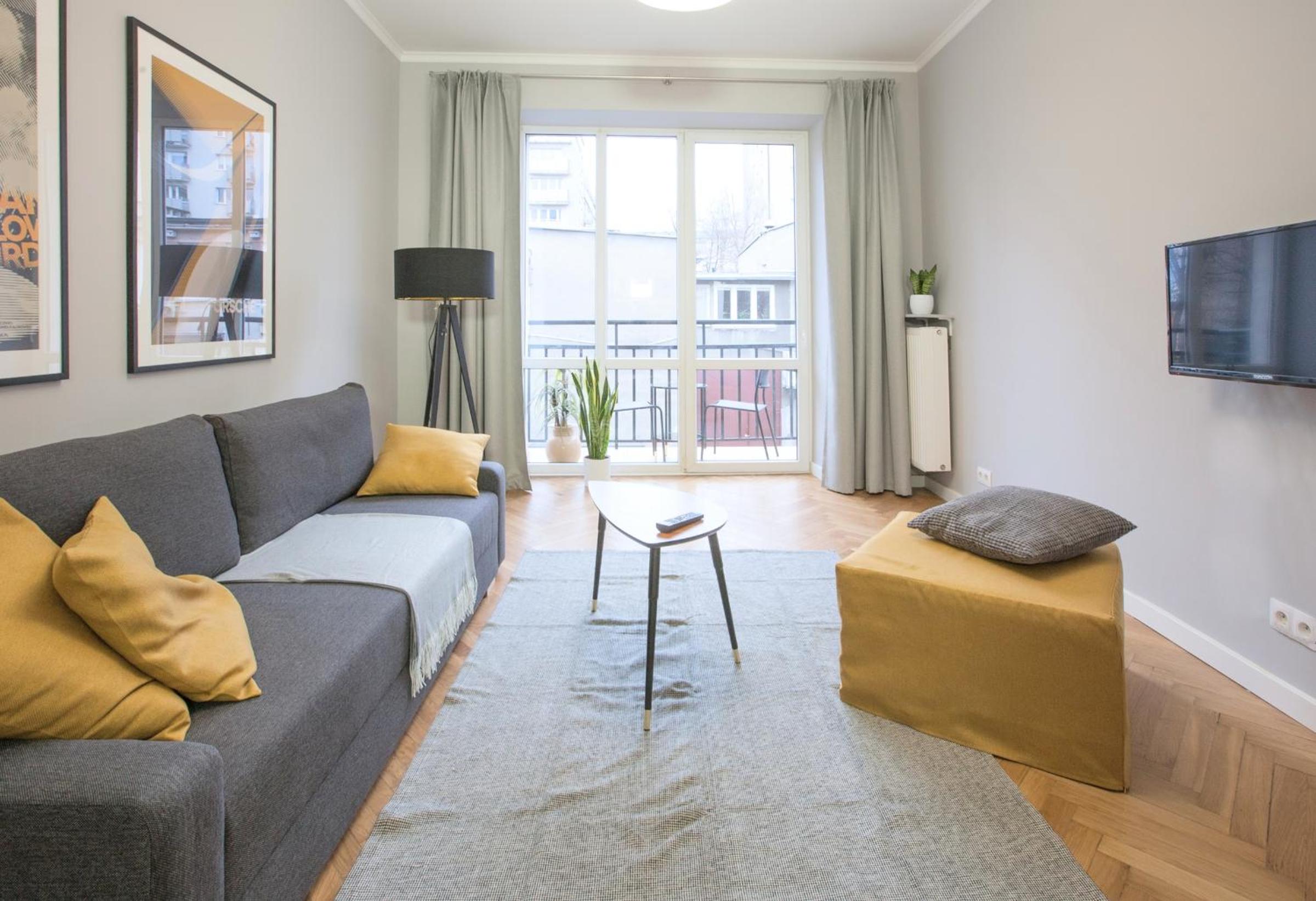 Apartment with Balcony - Photo 2