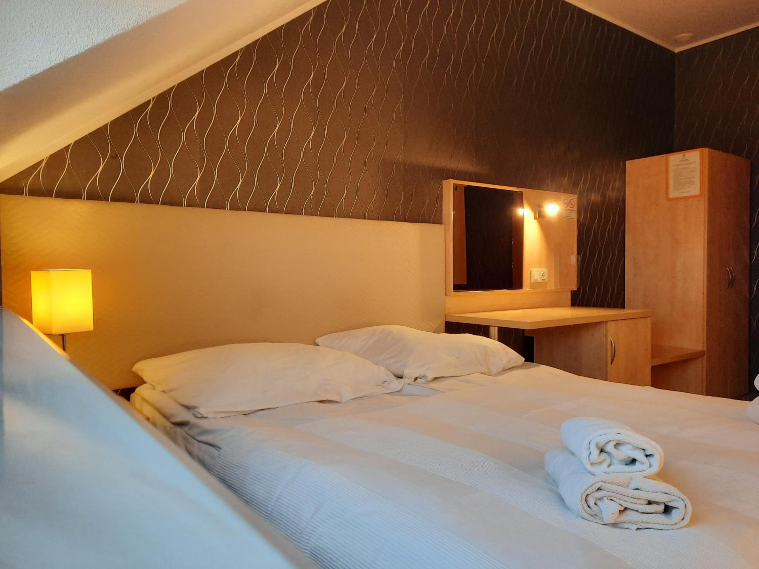 Deluxe Double Room with Shower