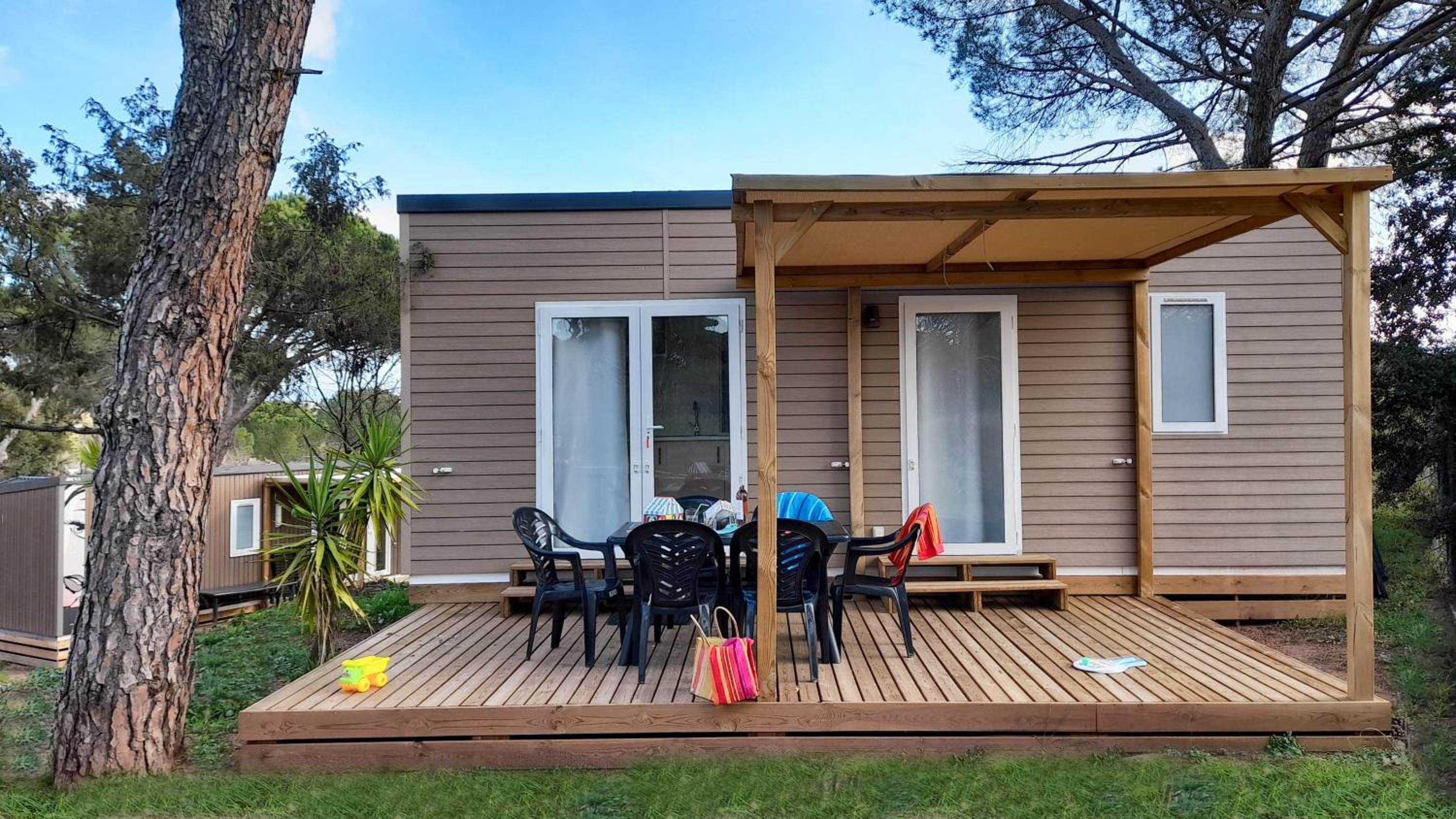 Two-Bedroom Colorado Mobile Home (4-6 persons) - 2 nights minimum