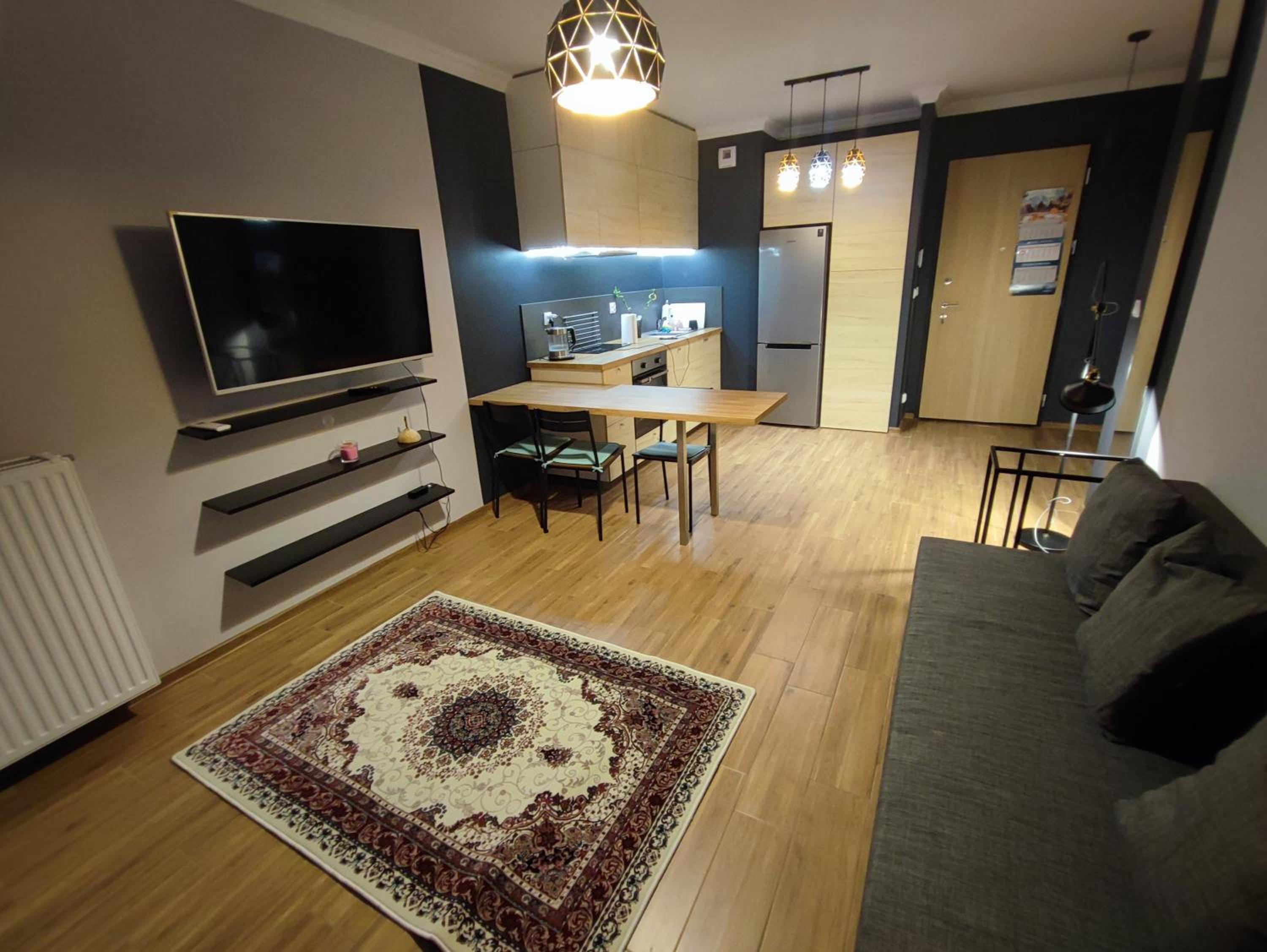 One-Bedroom Apartment - Photo 3