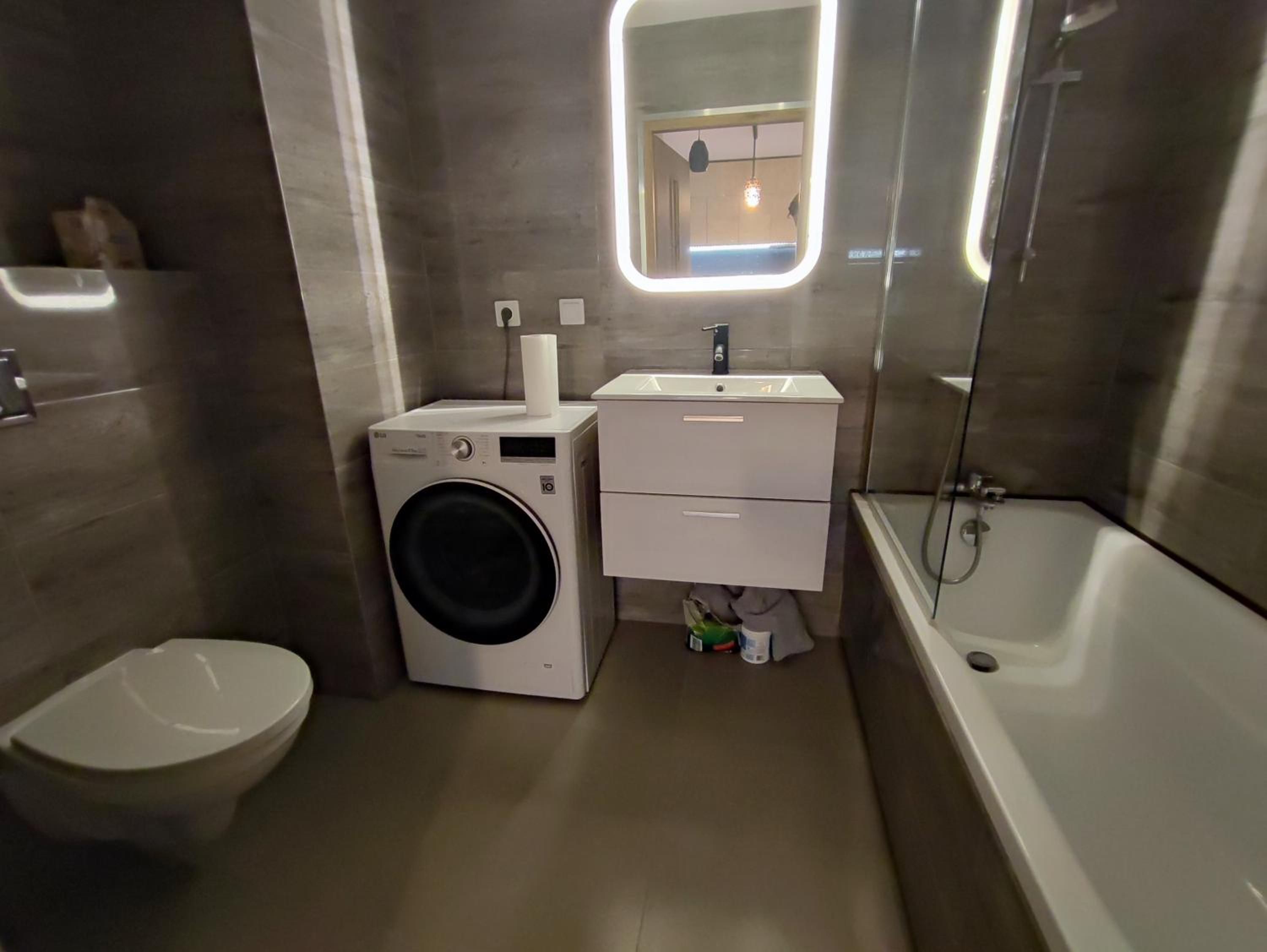 One-Bedroom Apartment - Photo 6