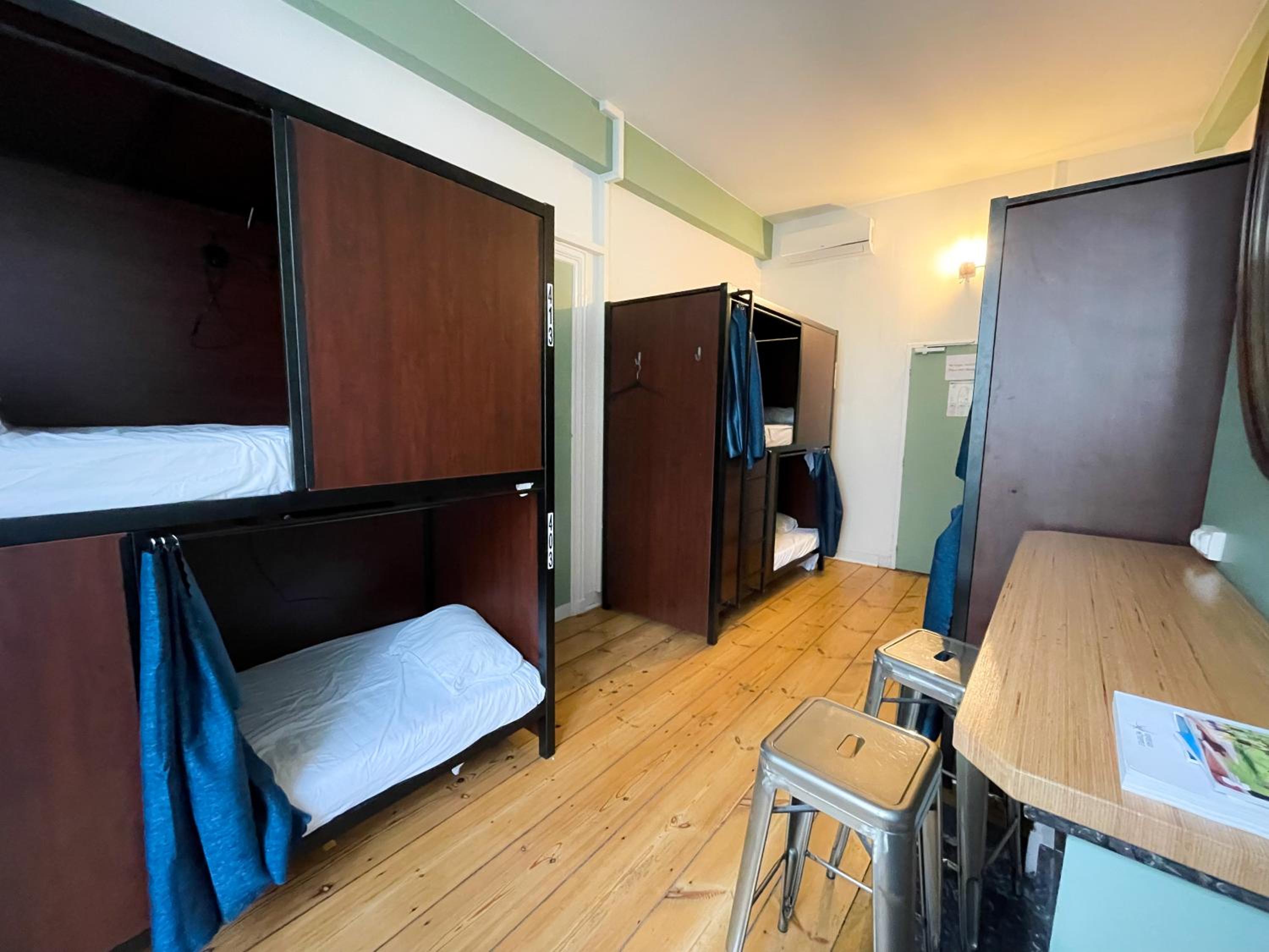 Bed in 6-Bed Mixed Dormitory Room photo 2
