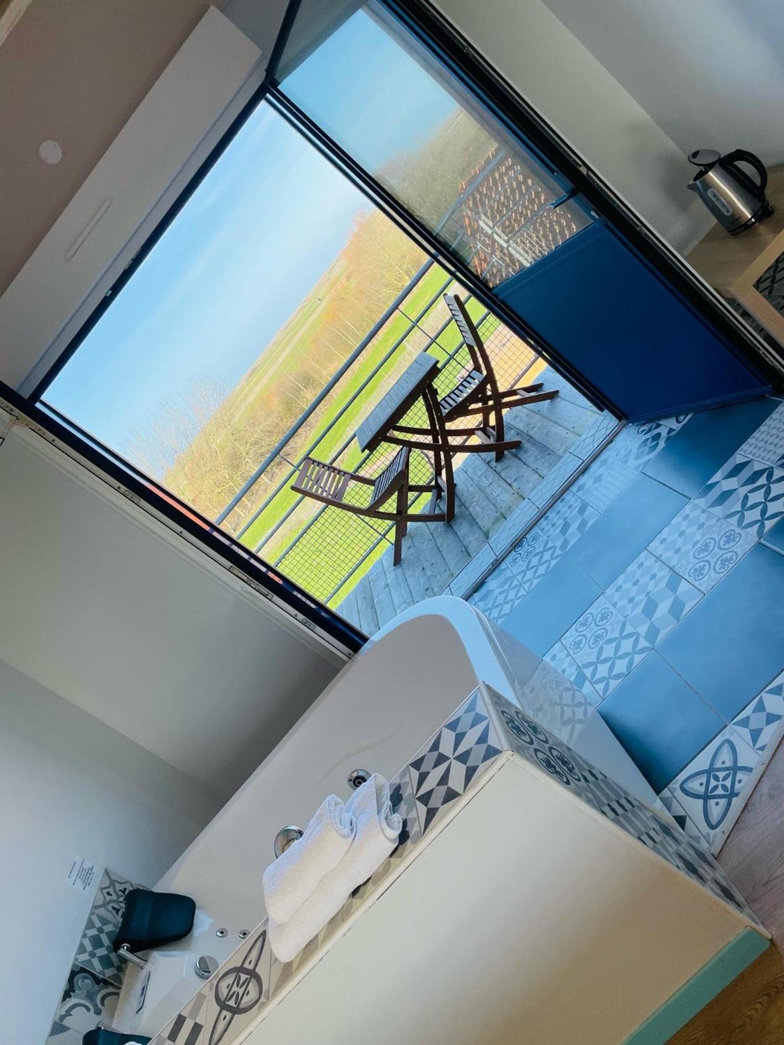 Deluxe Double Room with Balcony - Photo 3