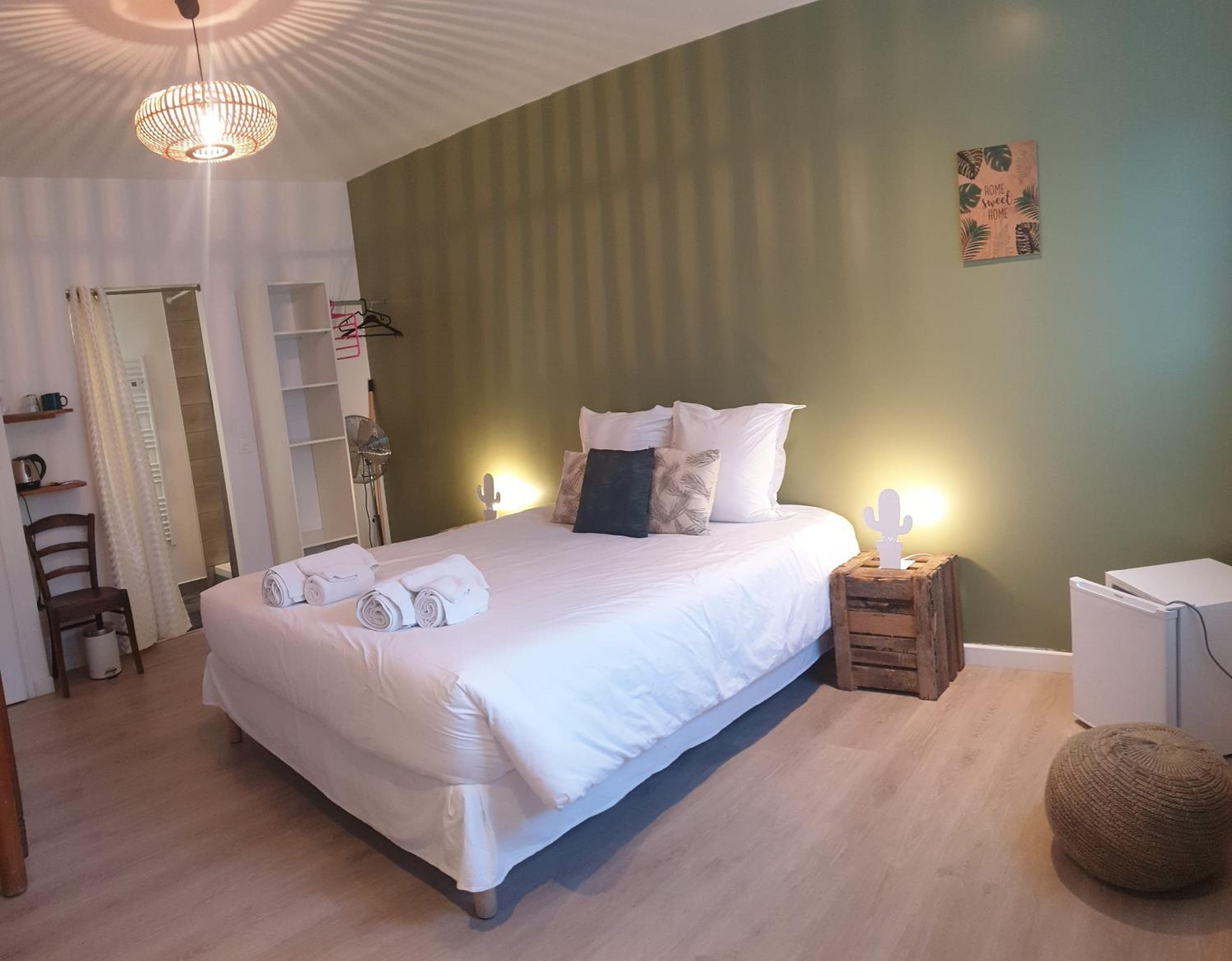 Deluxe Room (2 Adults + 1 Child)