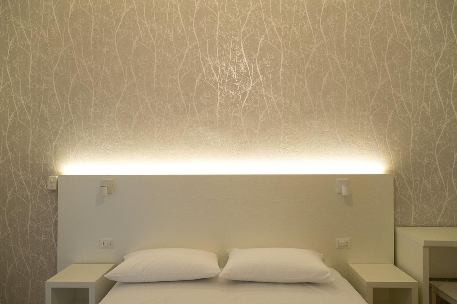 Standard Double Room - Photo 6