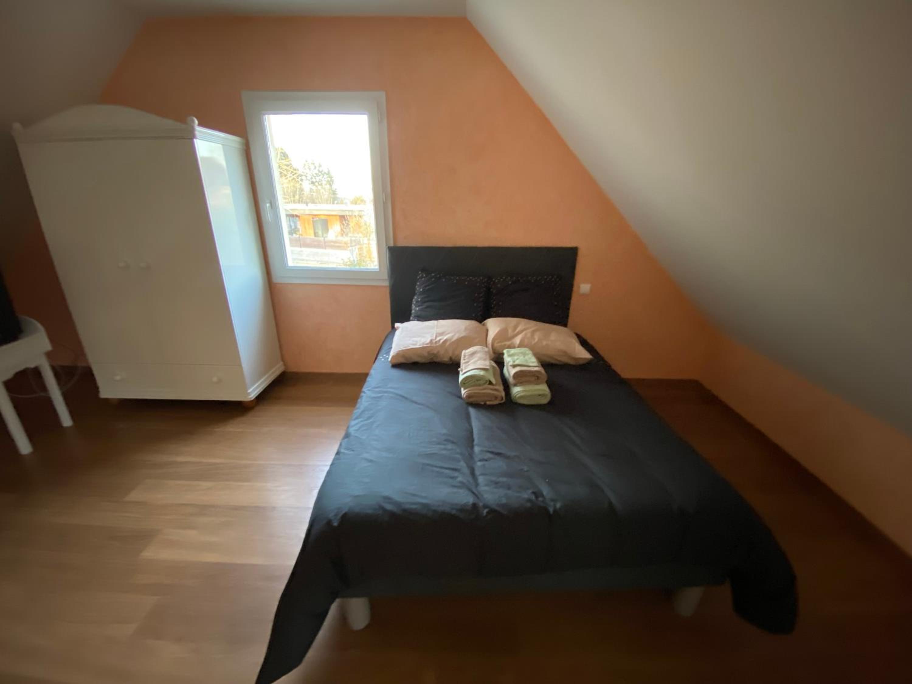 Double Room with Private Bathroom - Photo 9
