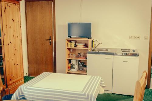 Budget Double Room photo 3
