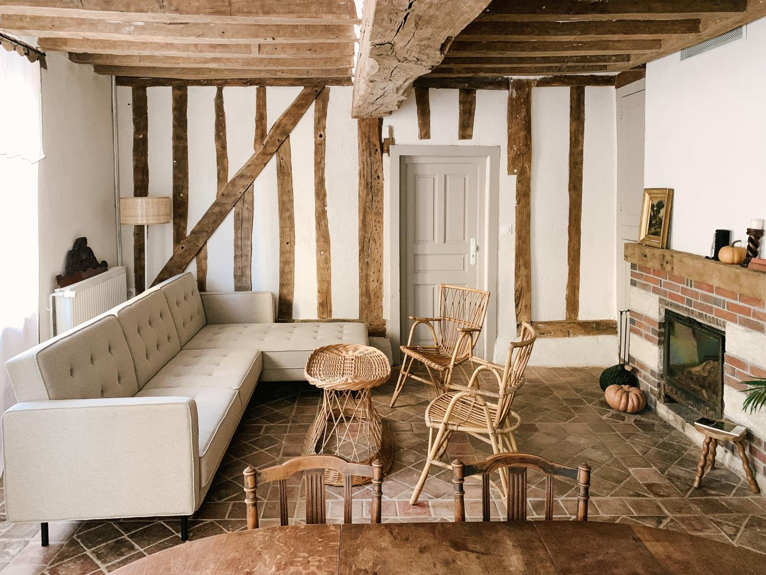 Seven-Bedroom House - Photo 6