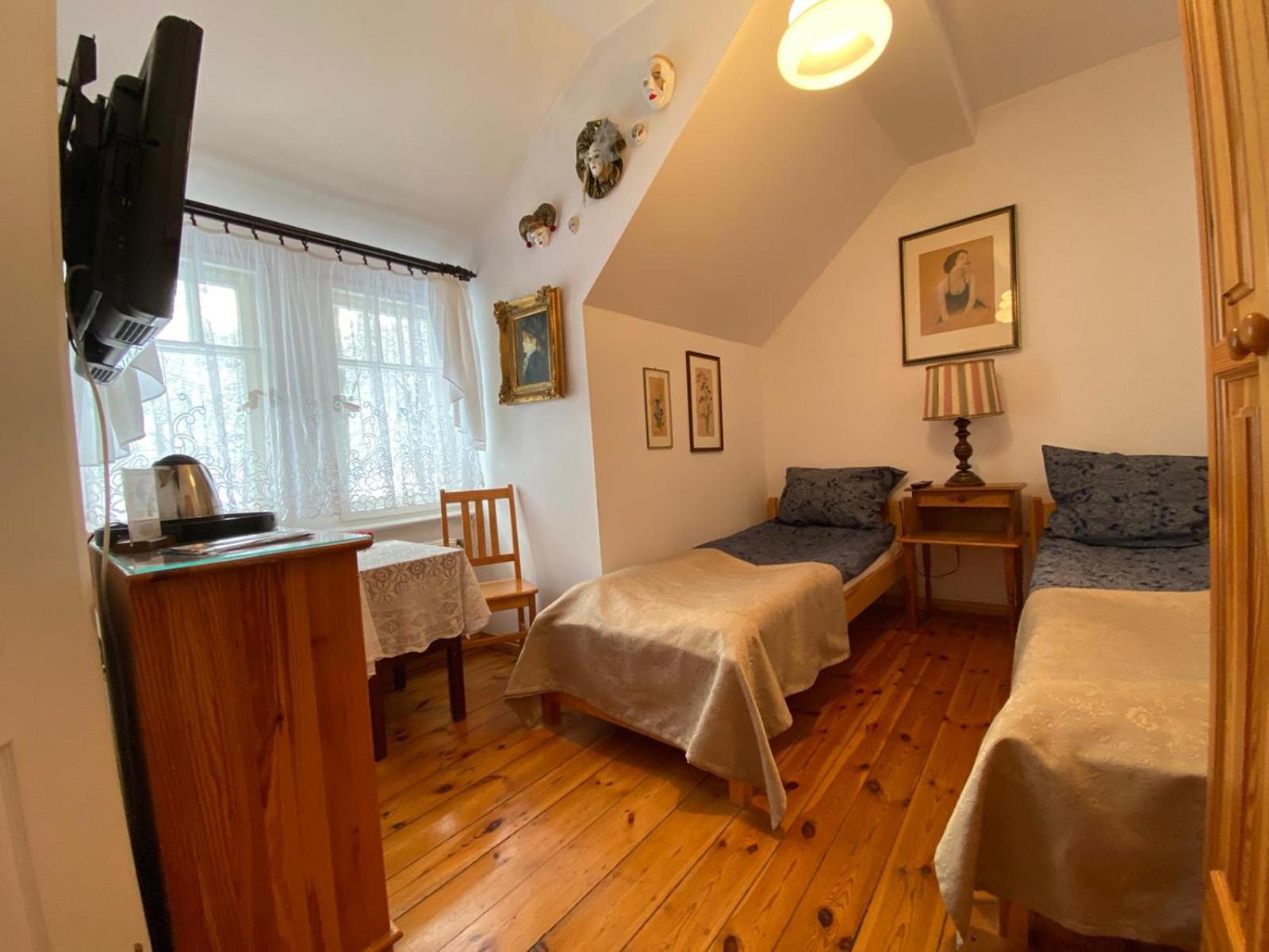 Small Twin Room photo 2